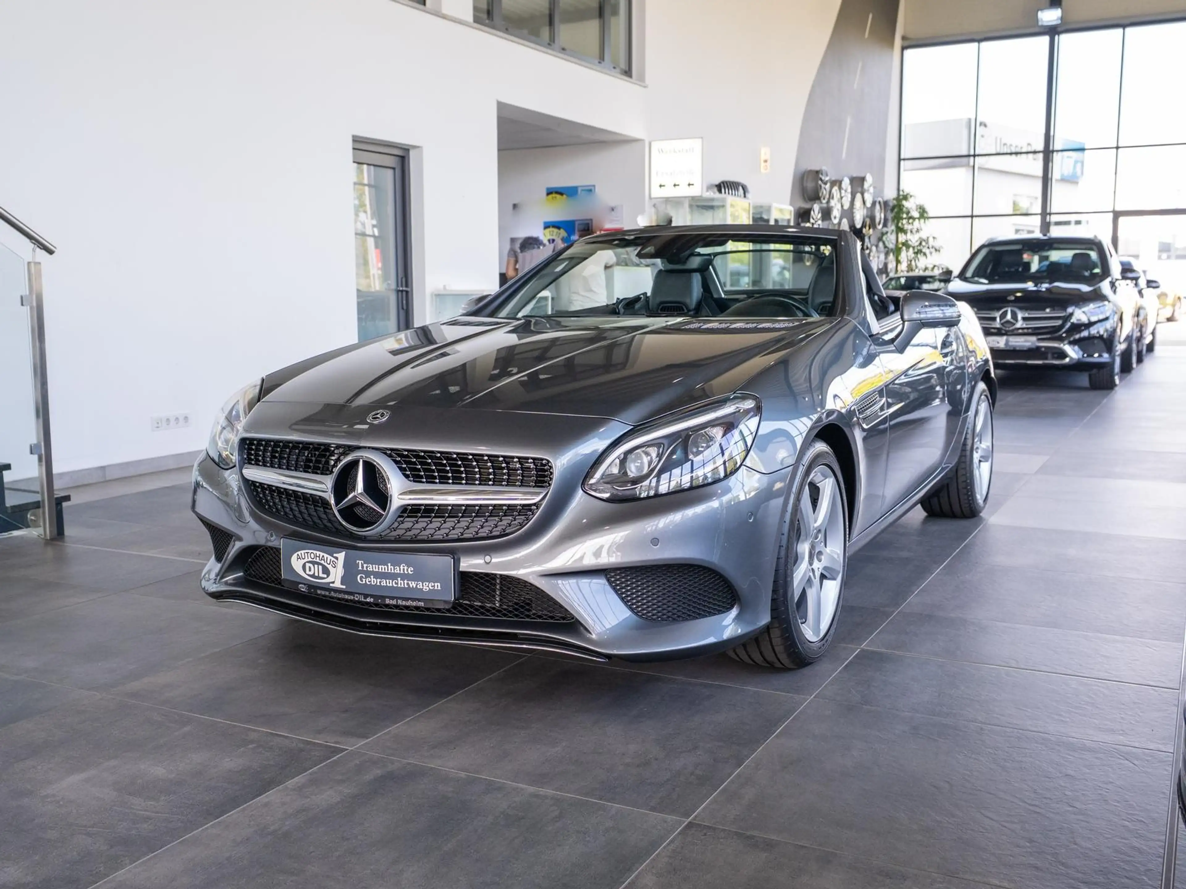 Mercedes-Benz SLC 200 2.0 CGI KAT — photo 4