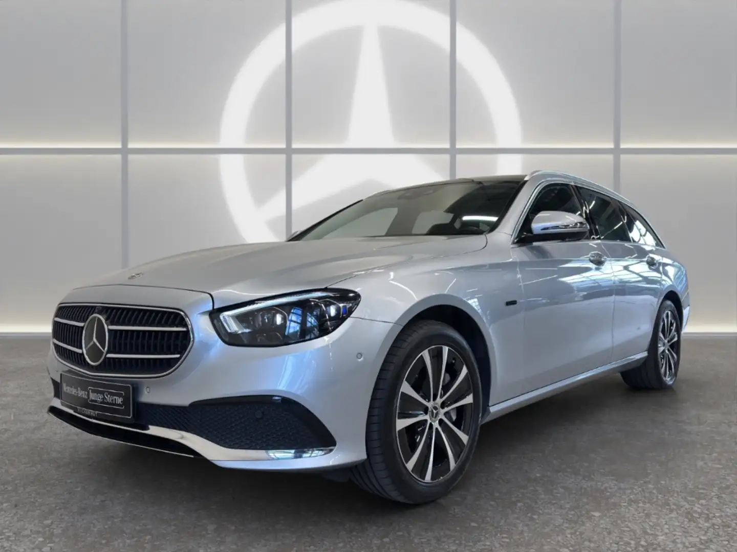 Mercedes-Benz E 300 de 4M T AVANTGARDE AHK+BUSIN+HUD+DIST+360° Silber - 1