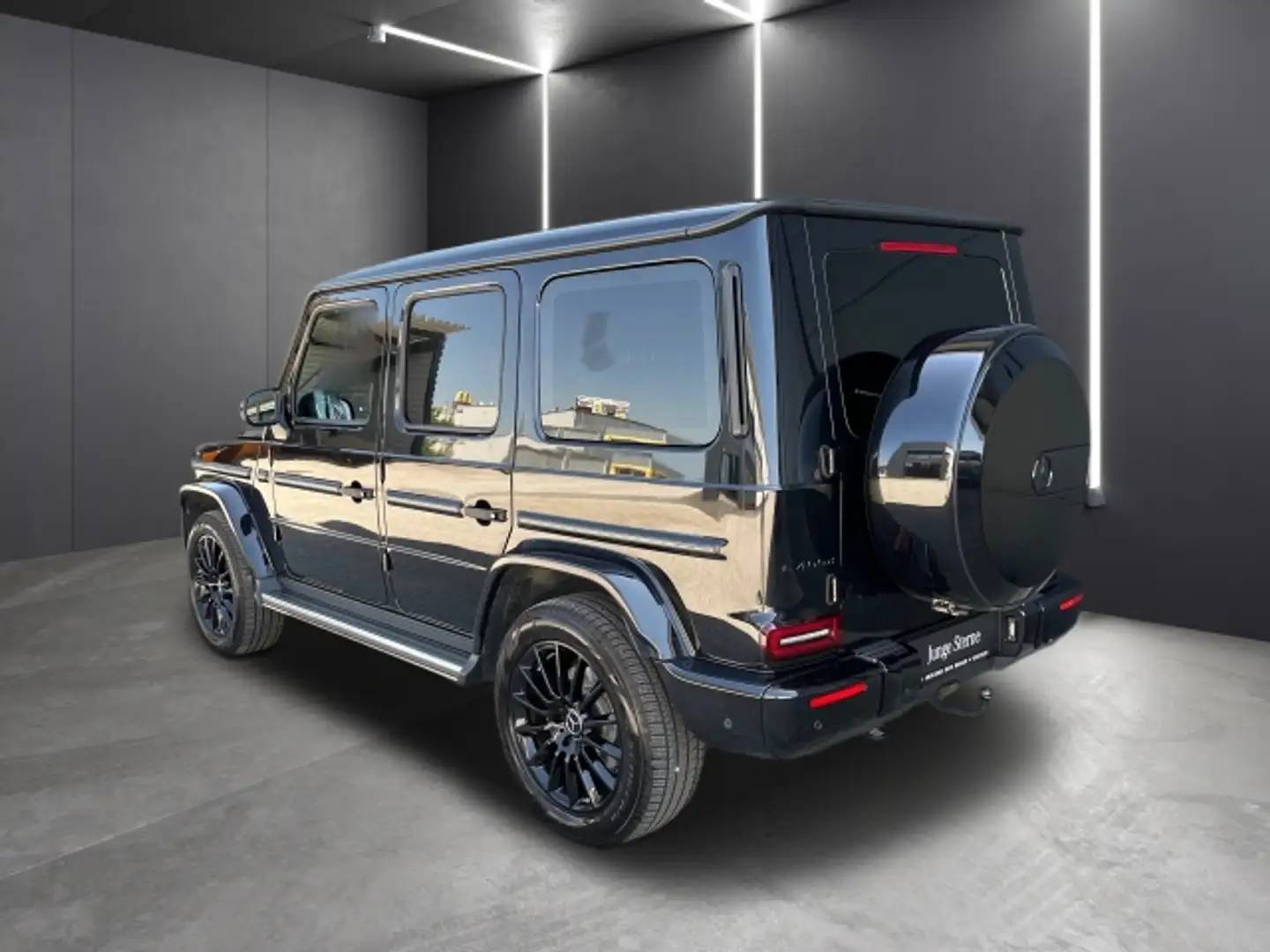 Mercedes-Benz G 400 d AMG Line, Premium Plus Zwart - 2