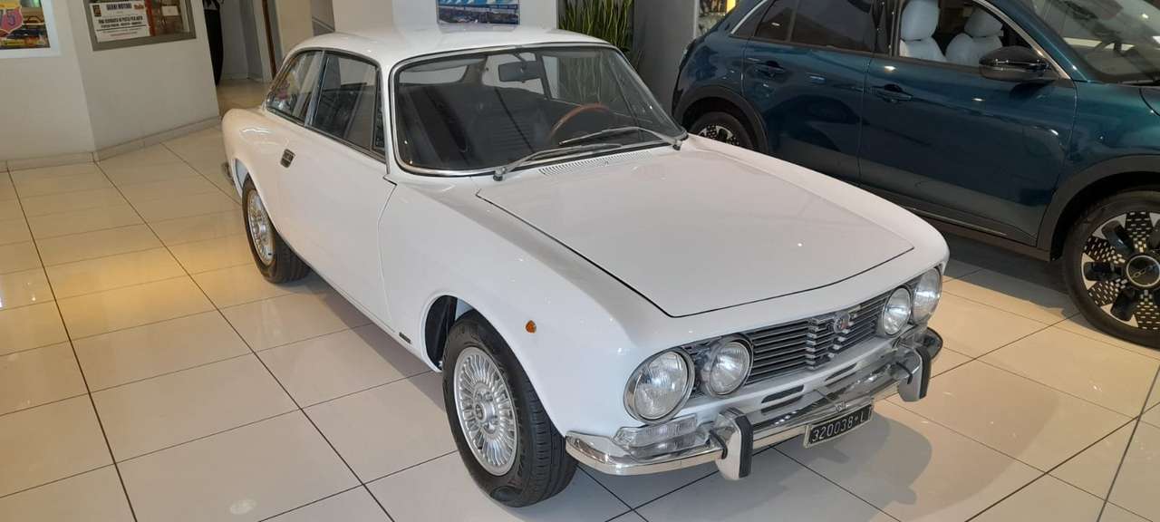 Alfa Romeo 2000 GT VELOCE BERTONE