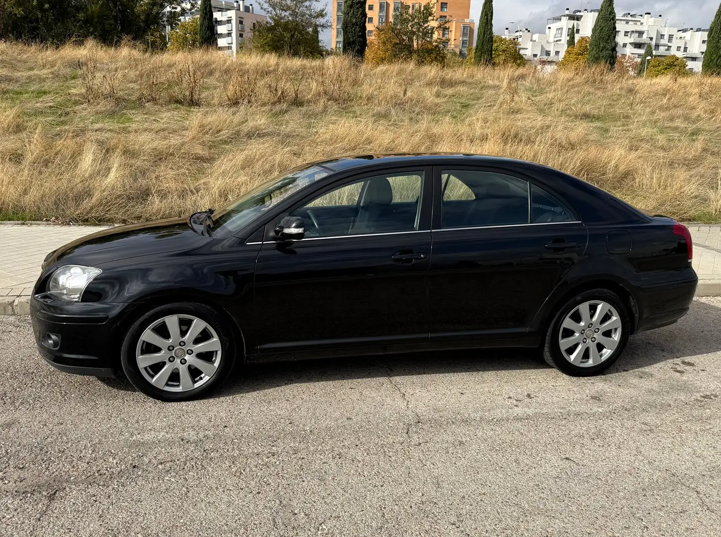 Toyota Avensis Avensis 2.2D-4D Executive Executive Negro - 2