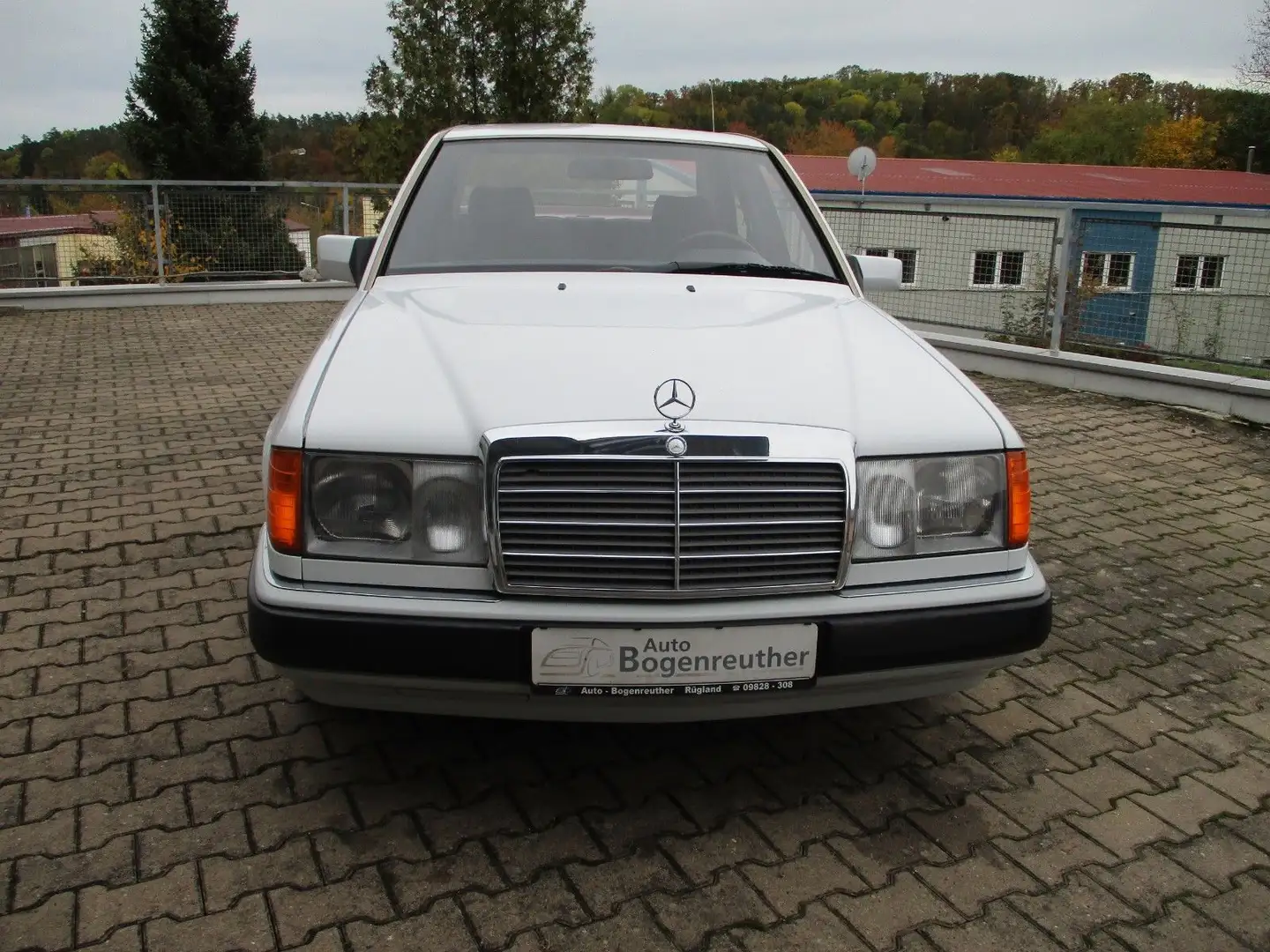 Mercedes-Benz E 200 W124 Mit H-Kennzeichen+Gepflegt Bianco - 2