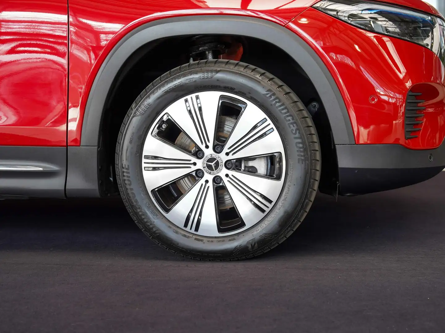 Mercedes-Benz EQB 250 EQB 250+ Progressive 7-Sitzer DAB Kamera Panoram Rot - 2