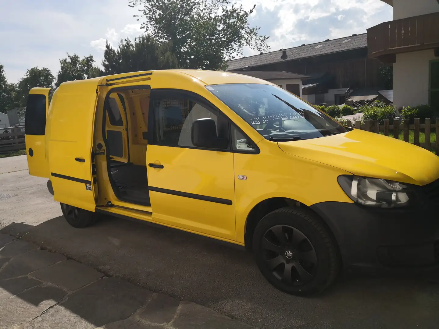 Volkswagen Caddy Maxi Amarillo - 2