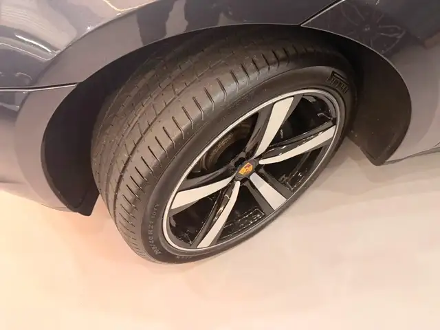 Porsche Macan view 9