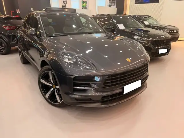 Porsche Macan view 11