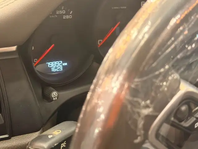 Porsche Macan view 12