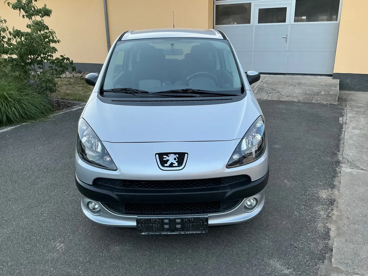 Peugeot 1007 1007 75 Tendance Grau - 2