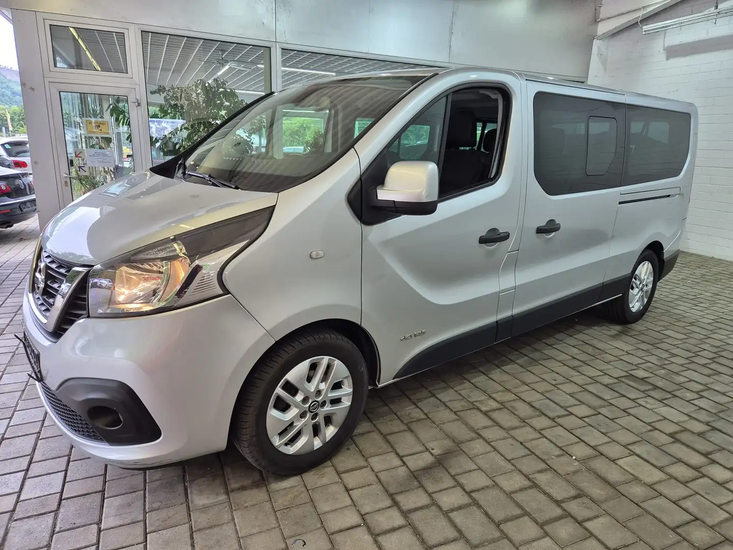 Nissan NV300 L2H1 2,9t PREMIUM Plateado - 1