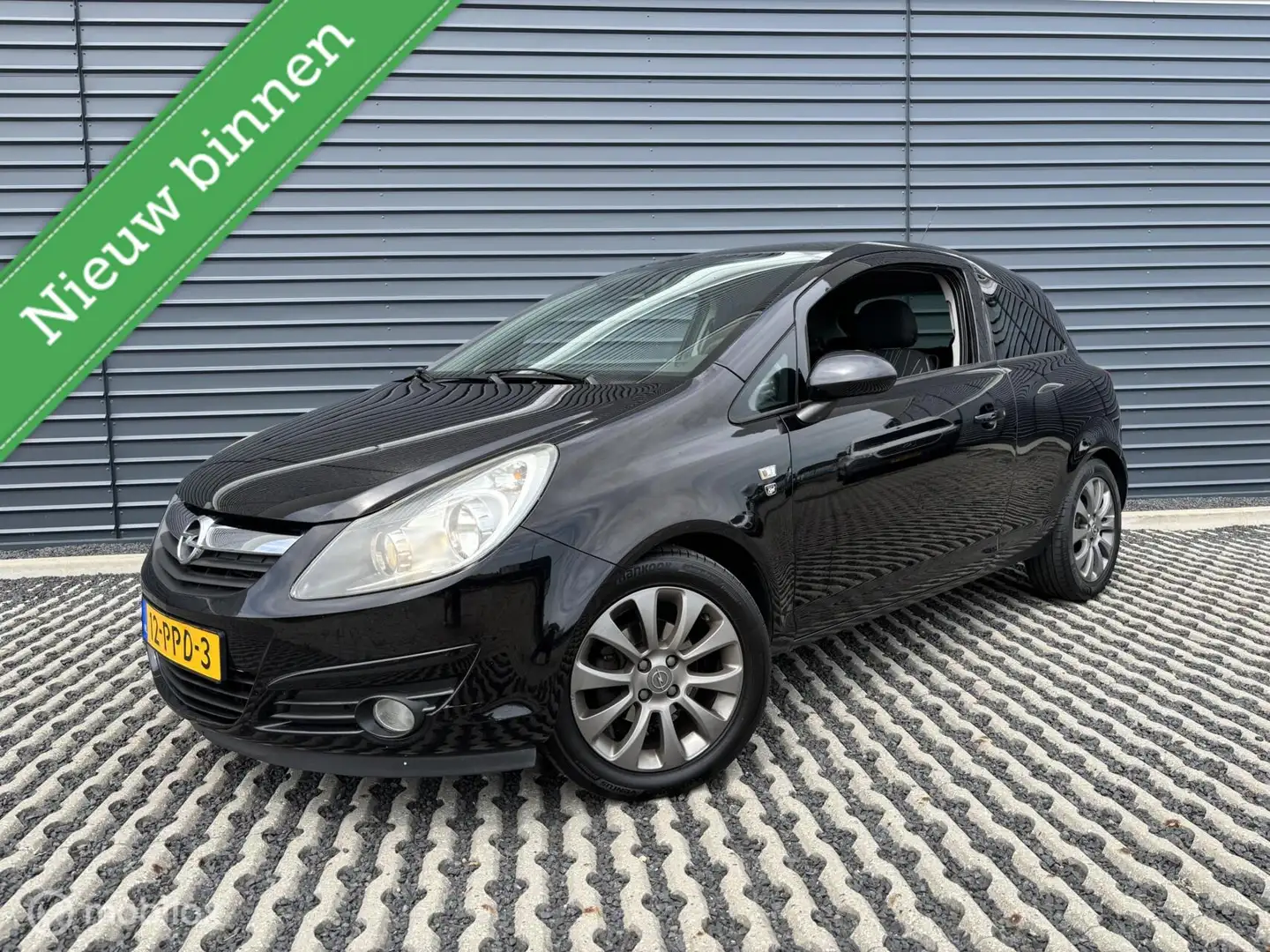 Opel Corsa 1.2-16V 111 Edition | Airco | Goed onderhouden Zwart - 1