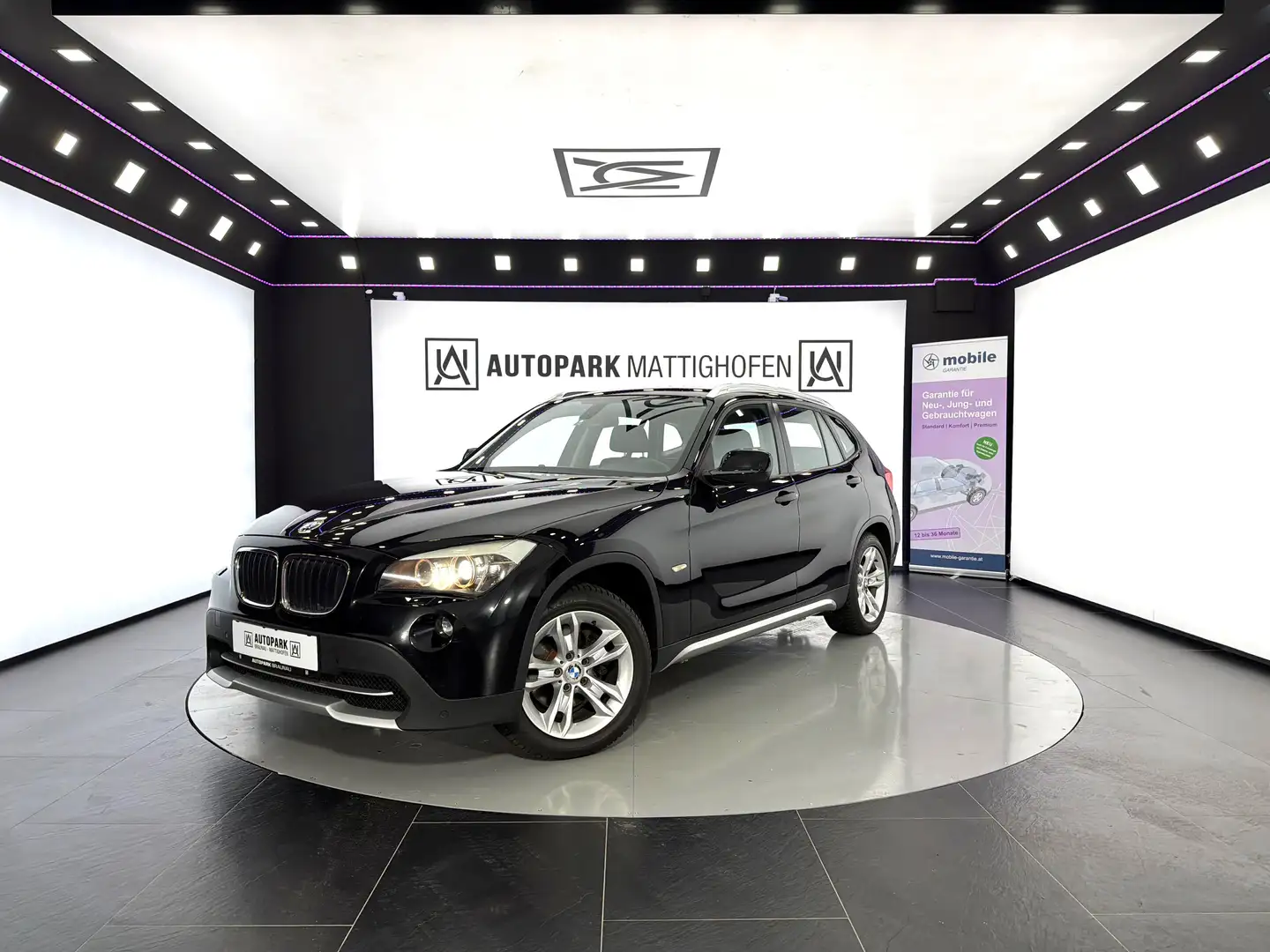 BMW X1 xDrive 18d Aut. *NAVI*AHK* Schwarz - 1