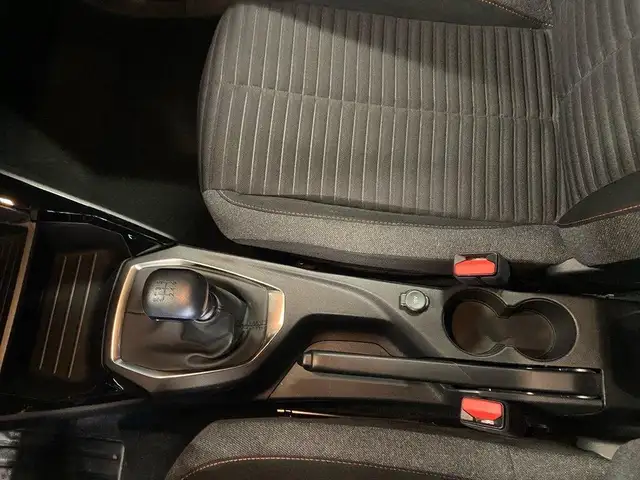 Peugeot 2008 view 12