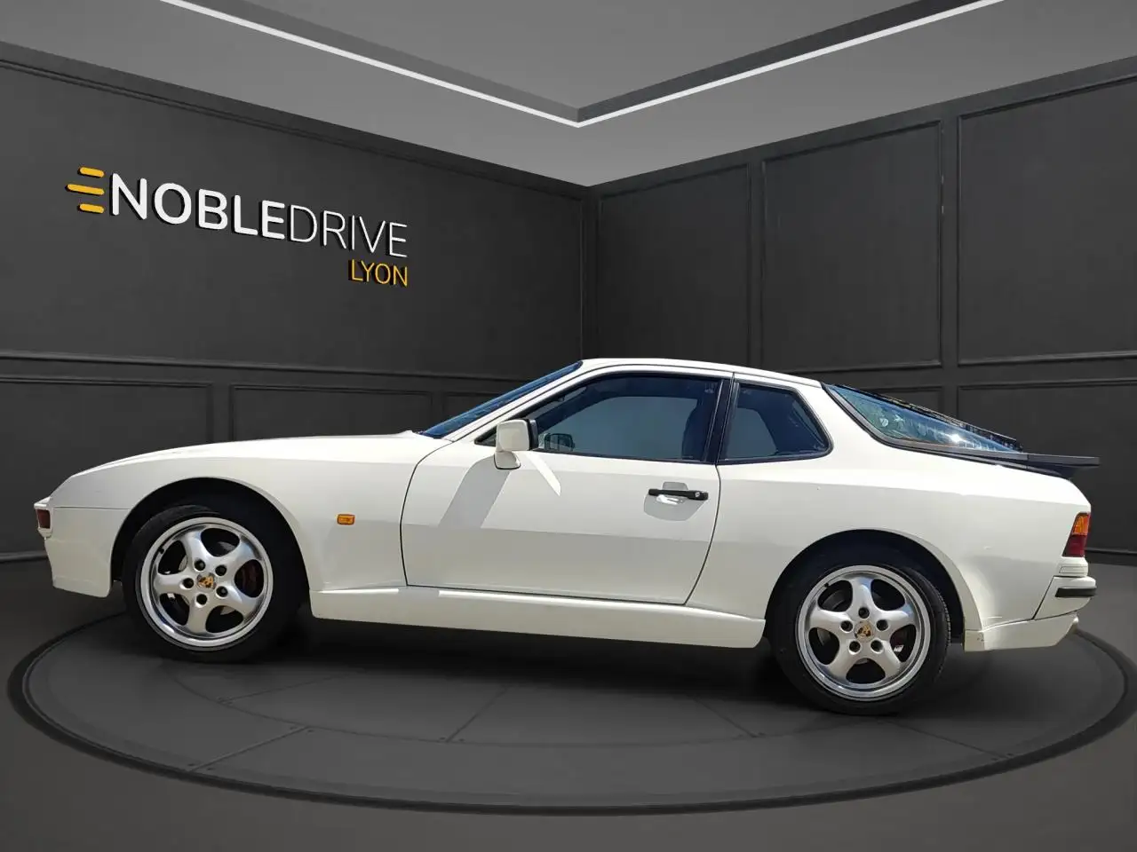 Porsche 944 2.7L 165ch - PHASE 2 - RESTAUREE - ENTRETIEN COMPLET PORSCHE ET SPECIALISTE, foto 3