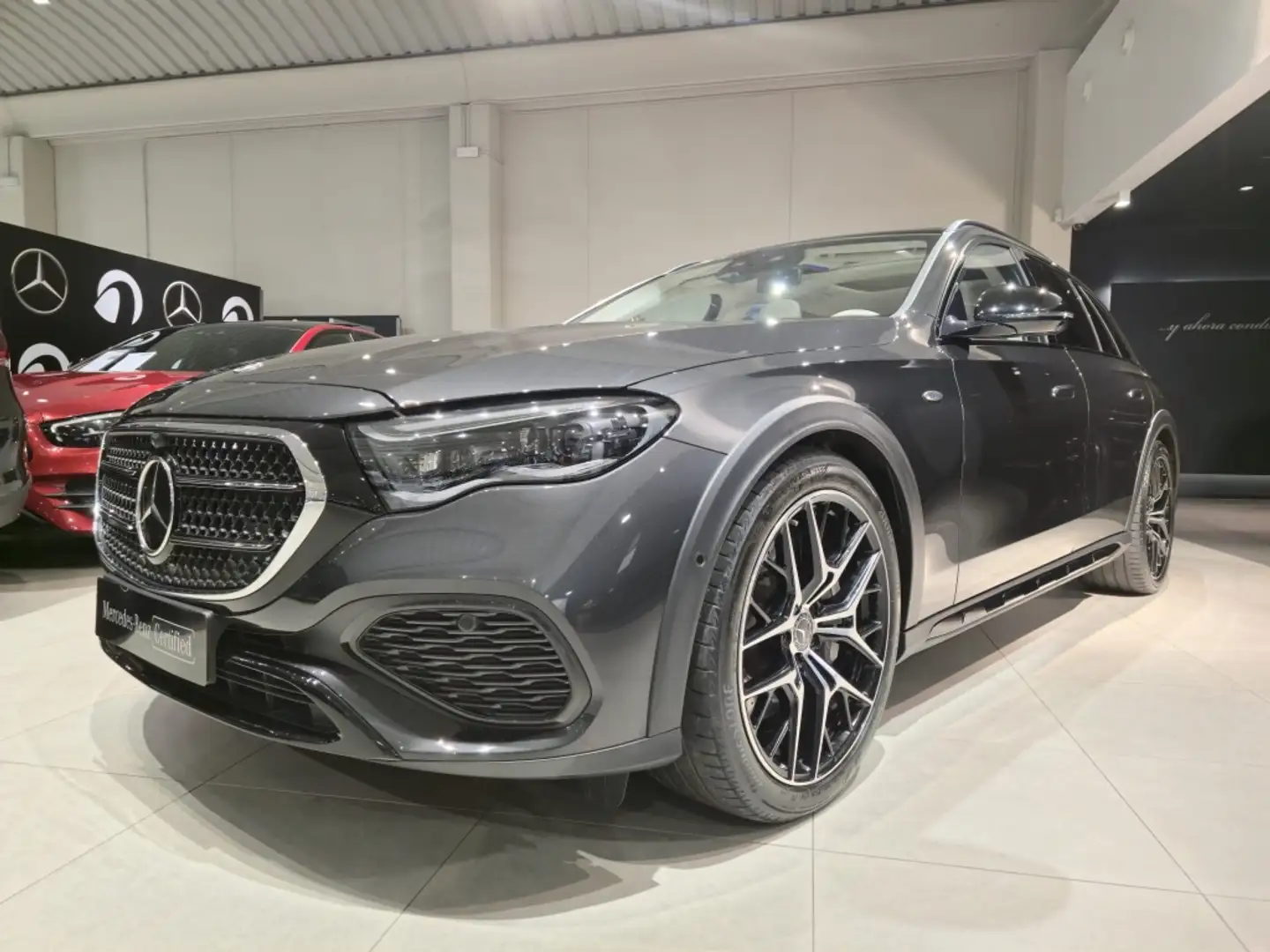 Mercedes-Benz E 300 Estate 300de 4Matic All-Terrain 9G-Tronic Grau - 2