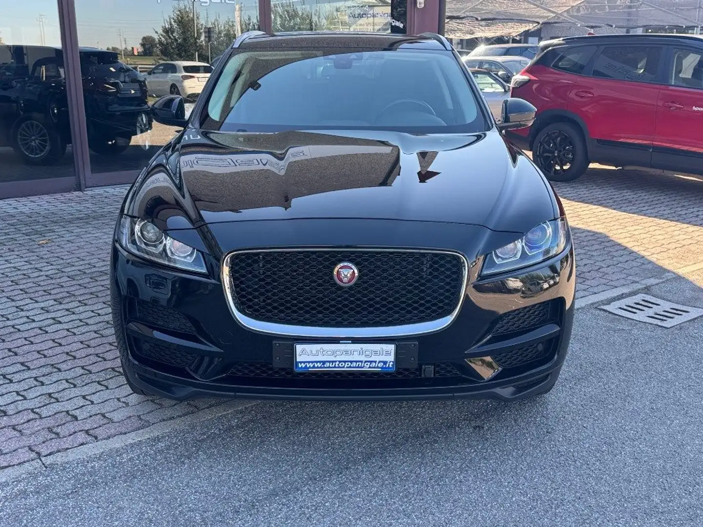 Jaguar F-Pace 2.0 D 180 CV AWD aut. Pure IVA ESPOSTA Nero - 2