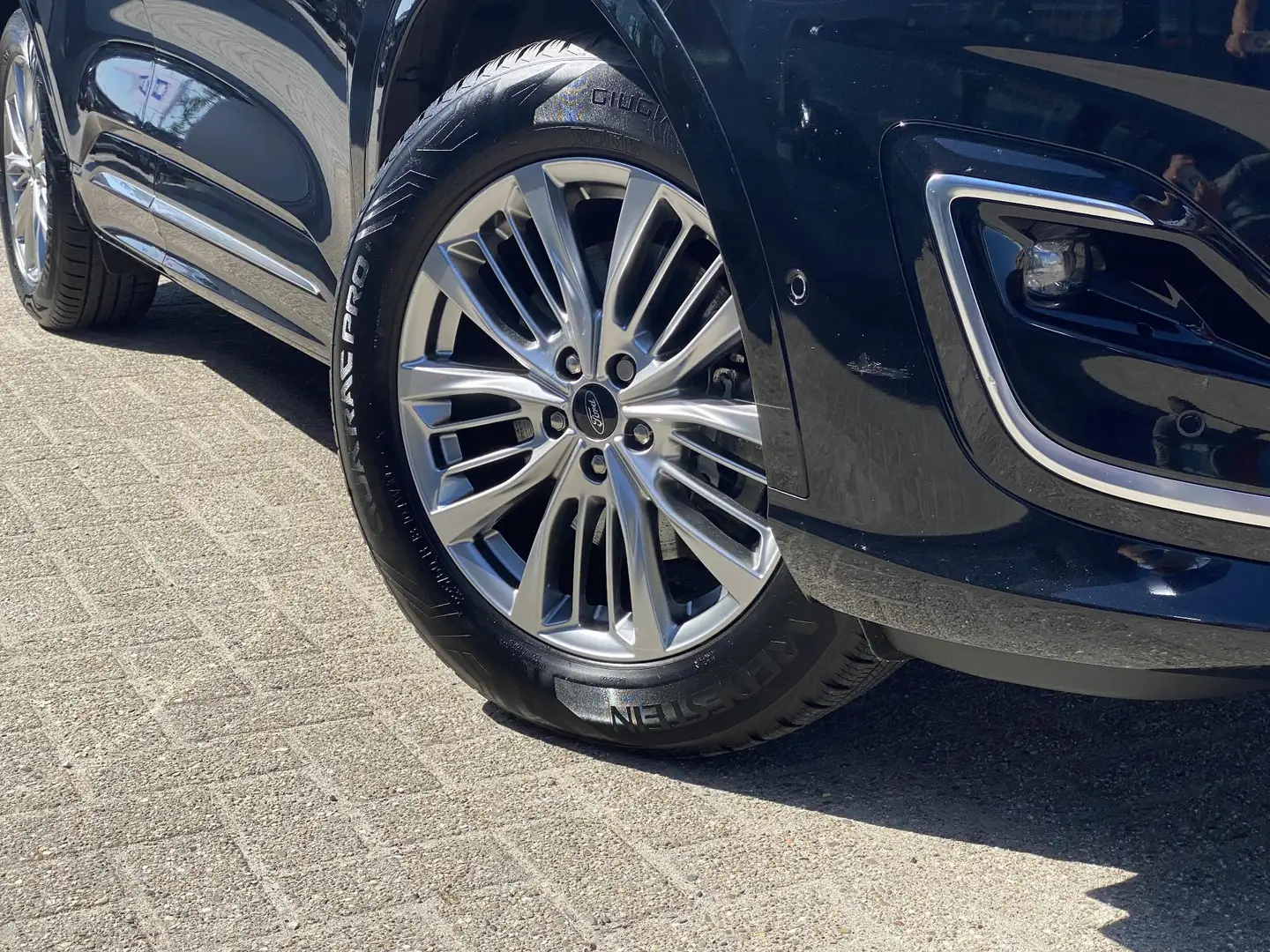 Ford Kuga 2.5 PHEV Vignale 225pk | Driver Assistance Pack | Zwart - 2