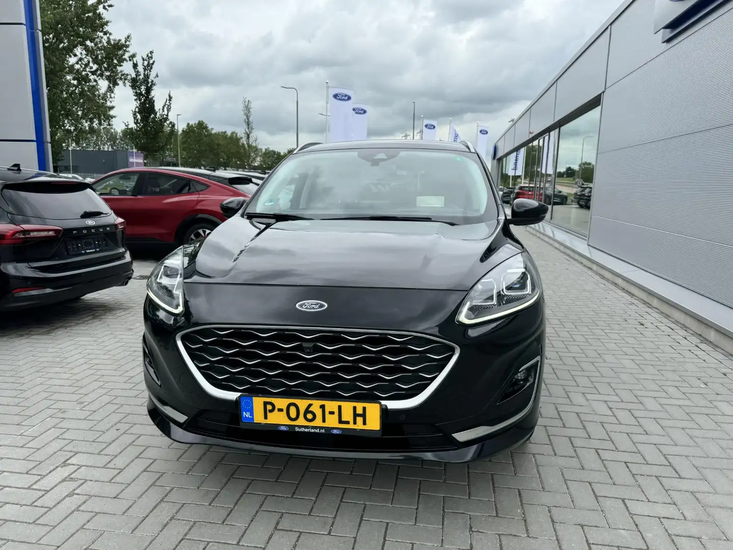 Ford Kuga 2.5 PHEV Vignale 225pk | Driver Assistance Pack | Zwart - 2