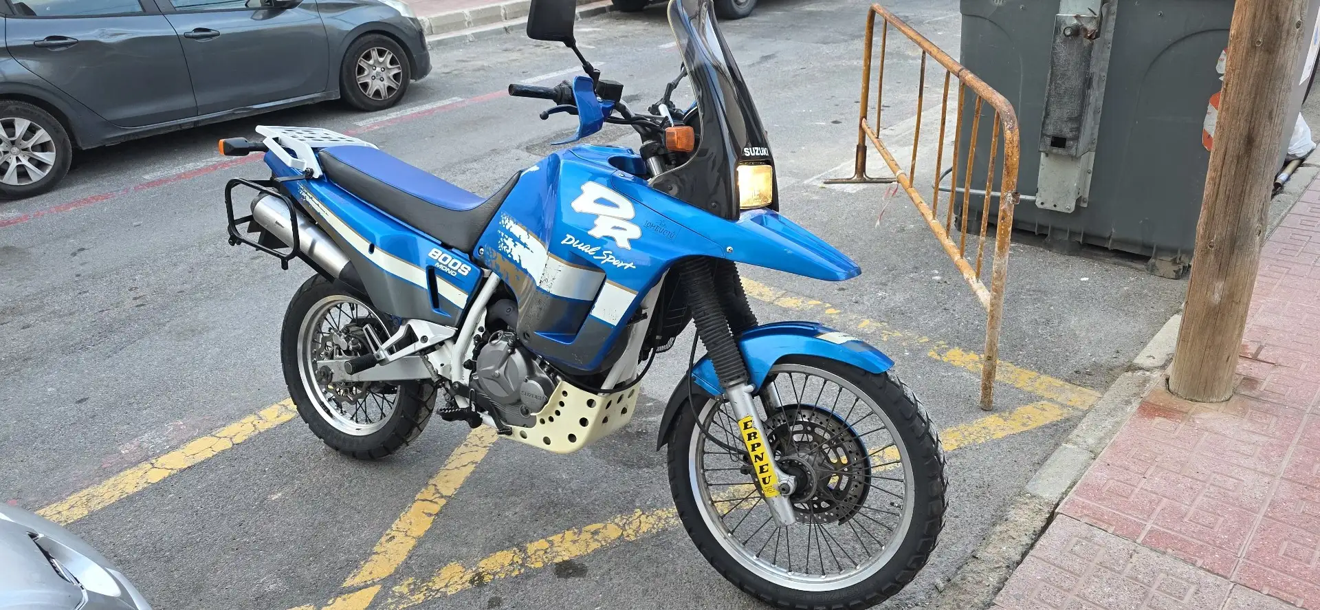 Suzuki DR 800 - 1