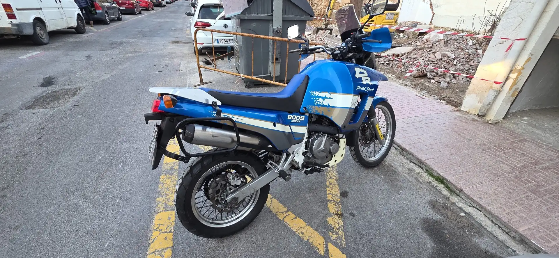 Suzuki DR 800 - 2