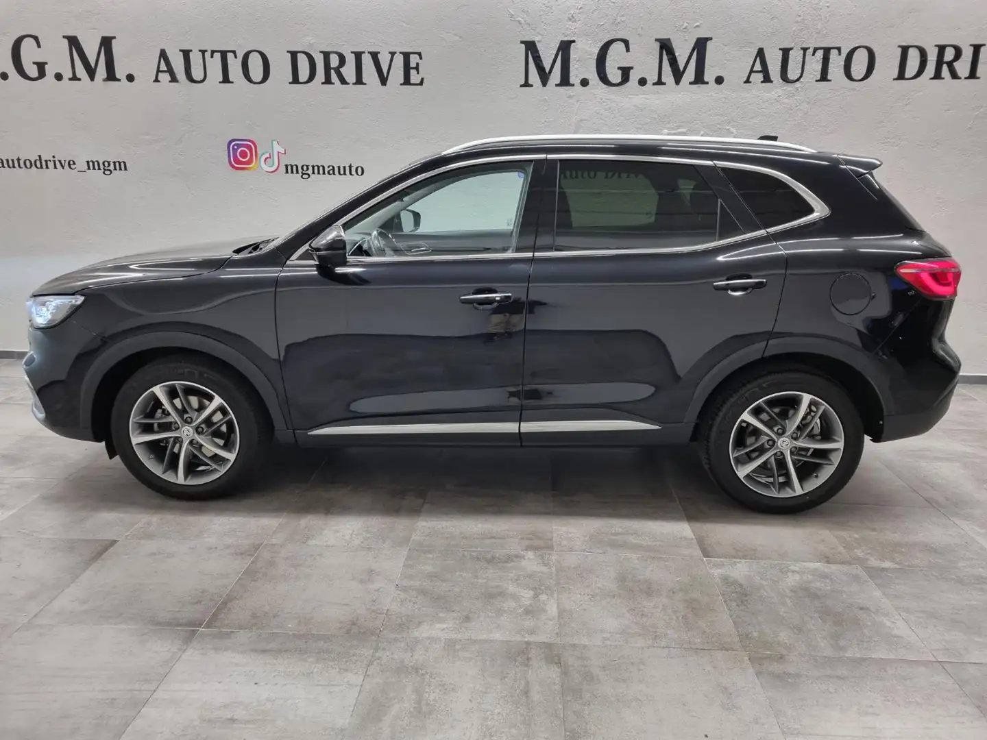 MG EHS Plug-in Hybrid Luxury PHEV Noir - 2