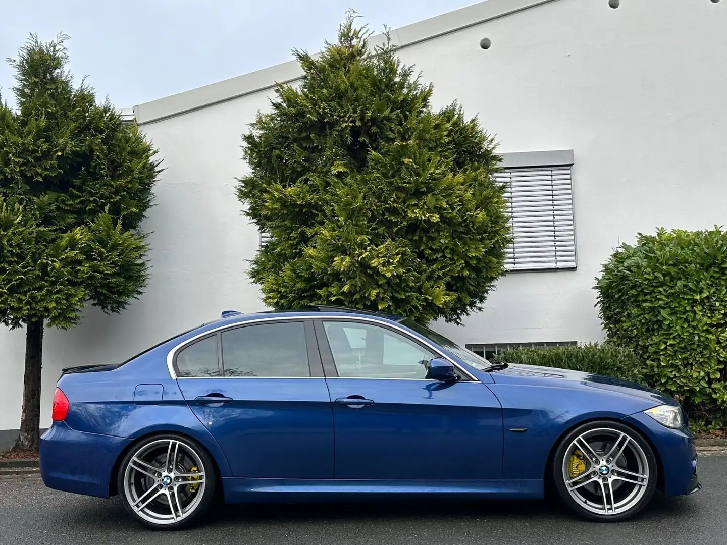 BMW 330 330d Aut. M-SPORTPAKET Blau - 1