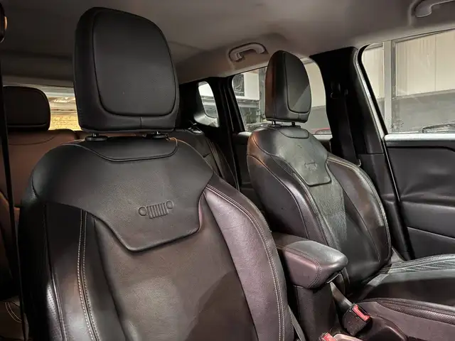 Jeep Renegade view 13