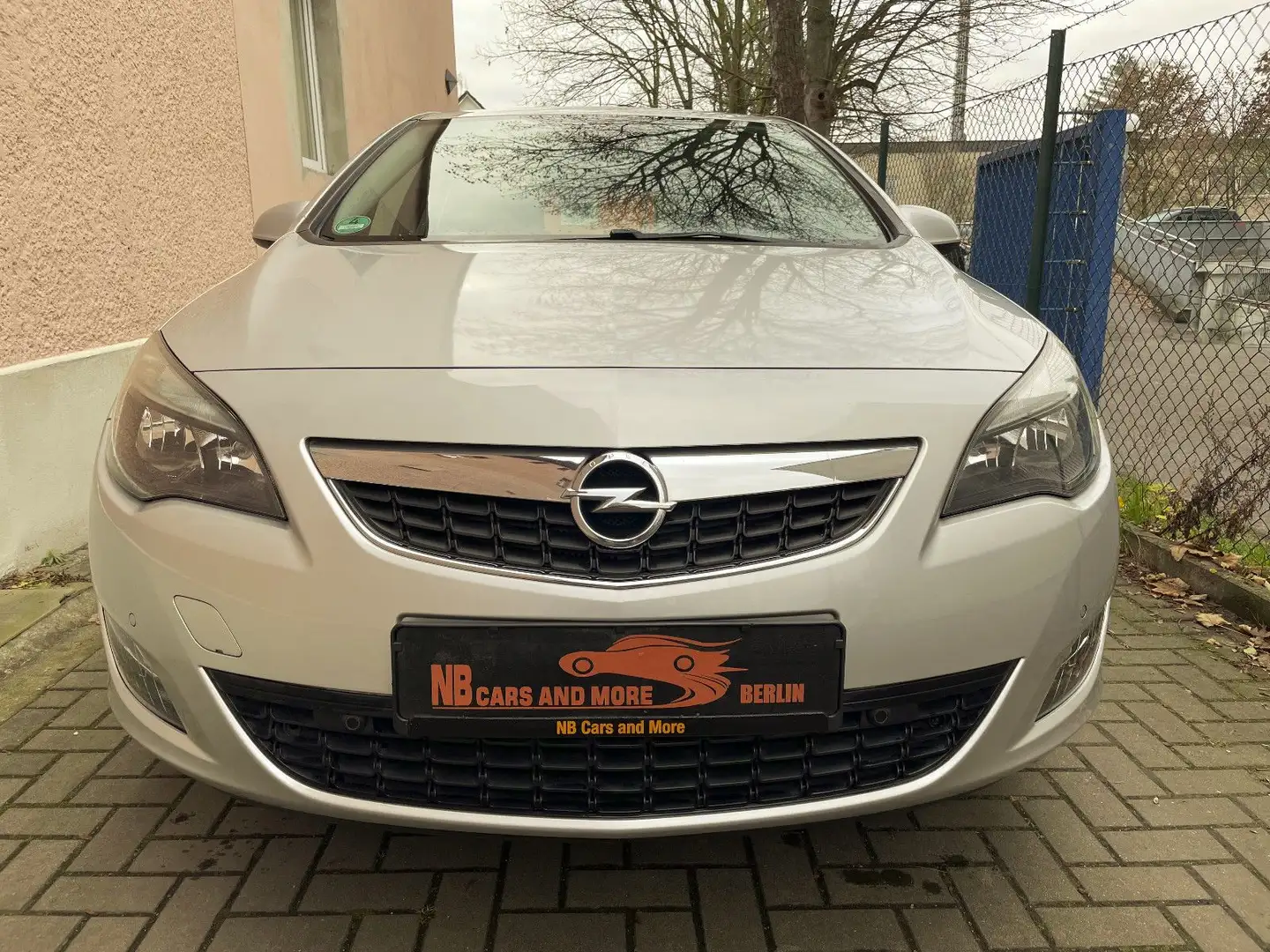 Opel Astra J Lim. 5-trg. Sport, Klima, Sitzheizung!!! Silber - 2