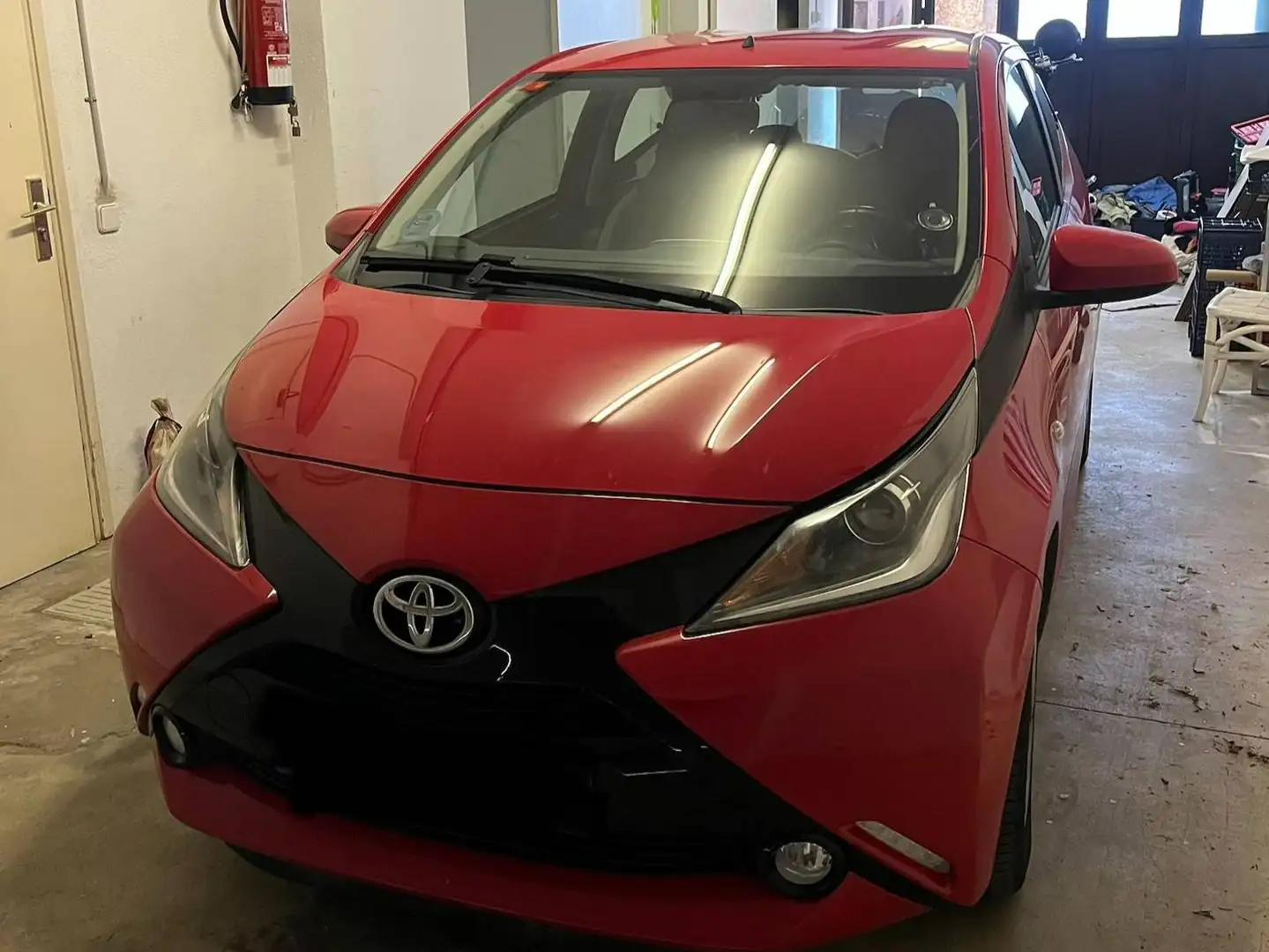 Toyota Aygo Aygo 1.0 VVT-i x-cite x-cite Rojo - 2
