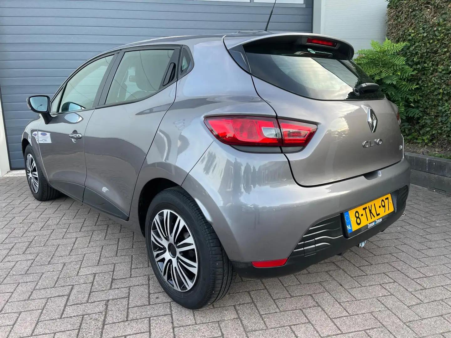 Renault Clio 0.9 TCe/Navi/Cruise-c/Airco/Dealer-onderhouden/Aux Grijs - 2