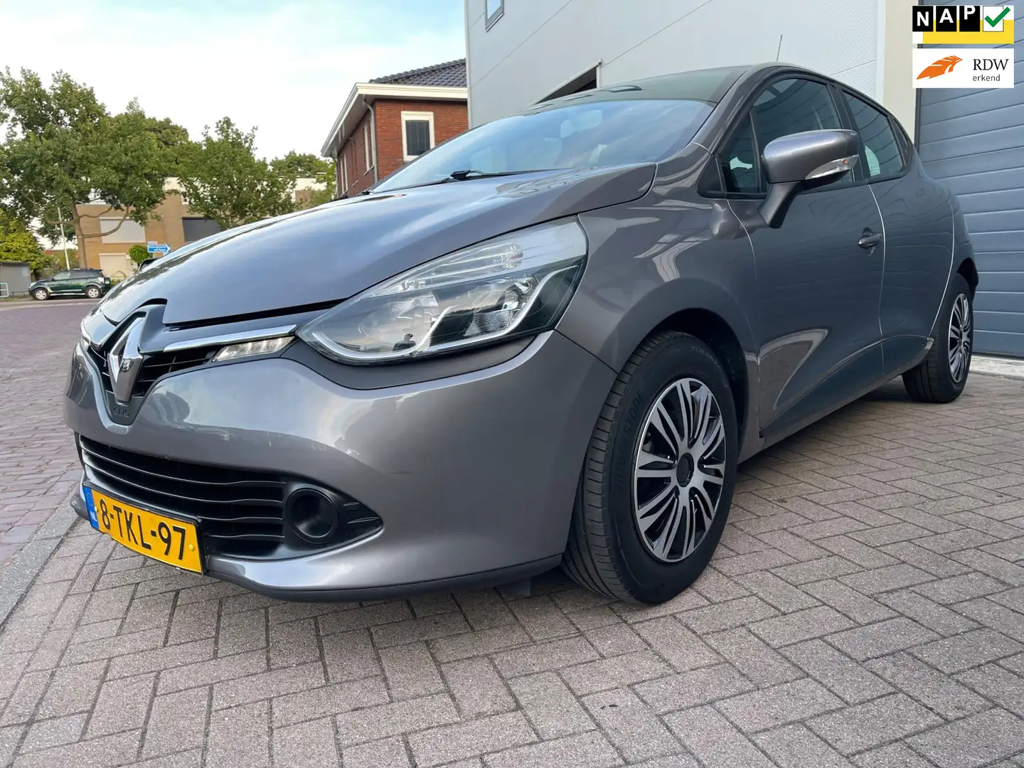 Renault Clio 0.9 TCe/Navi/Cruise-c/Airco/Dealer-onderhouden/Aux Grijs - 1