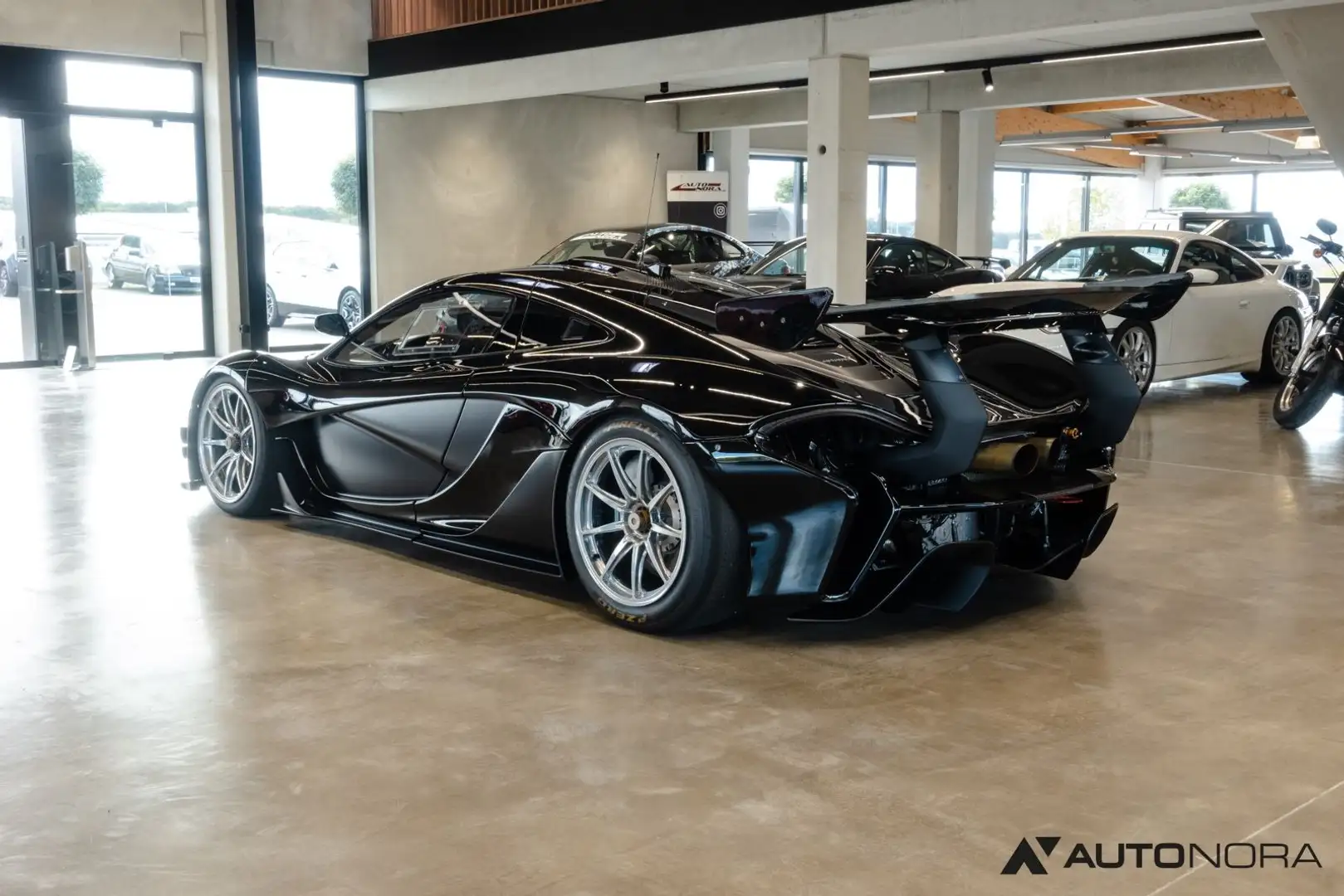 McLaren P1 GTR Schwarz - 2