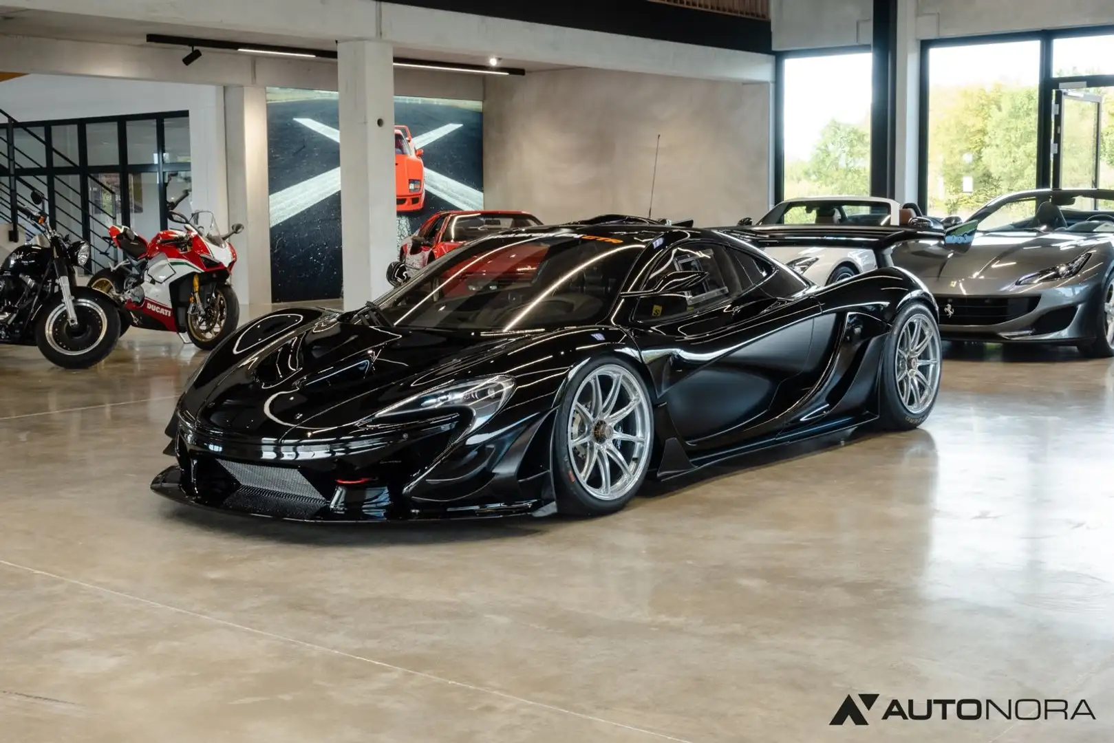 McLaren P1 GTR Schwarz - 1