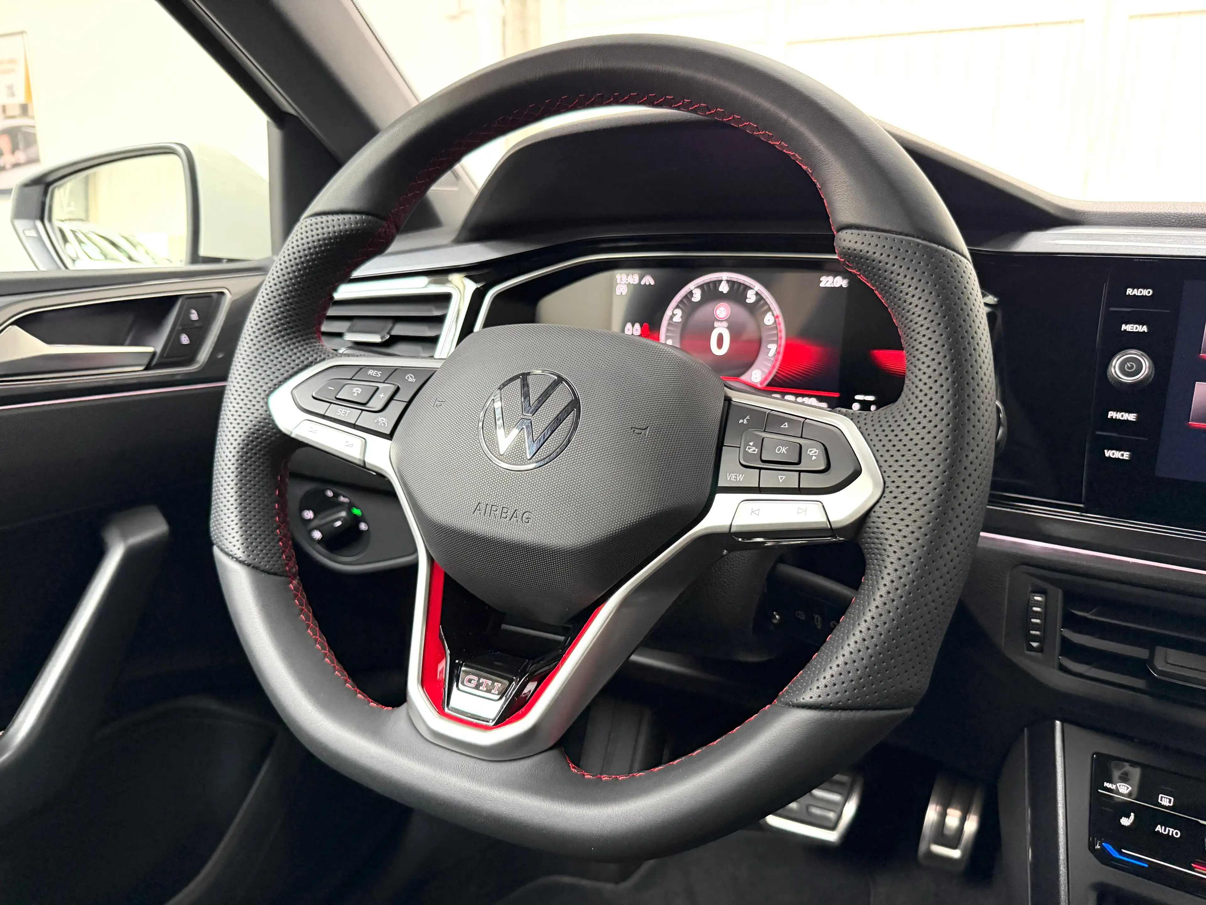 Volkswagen Polo GTI 2.0 TSI DSG LED*NAVI*DAB*CARPLAY*PDC*ACC*LIKENEW — photo 16