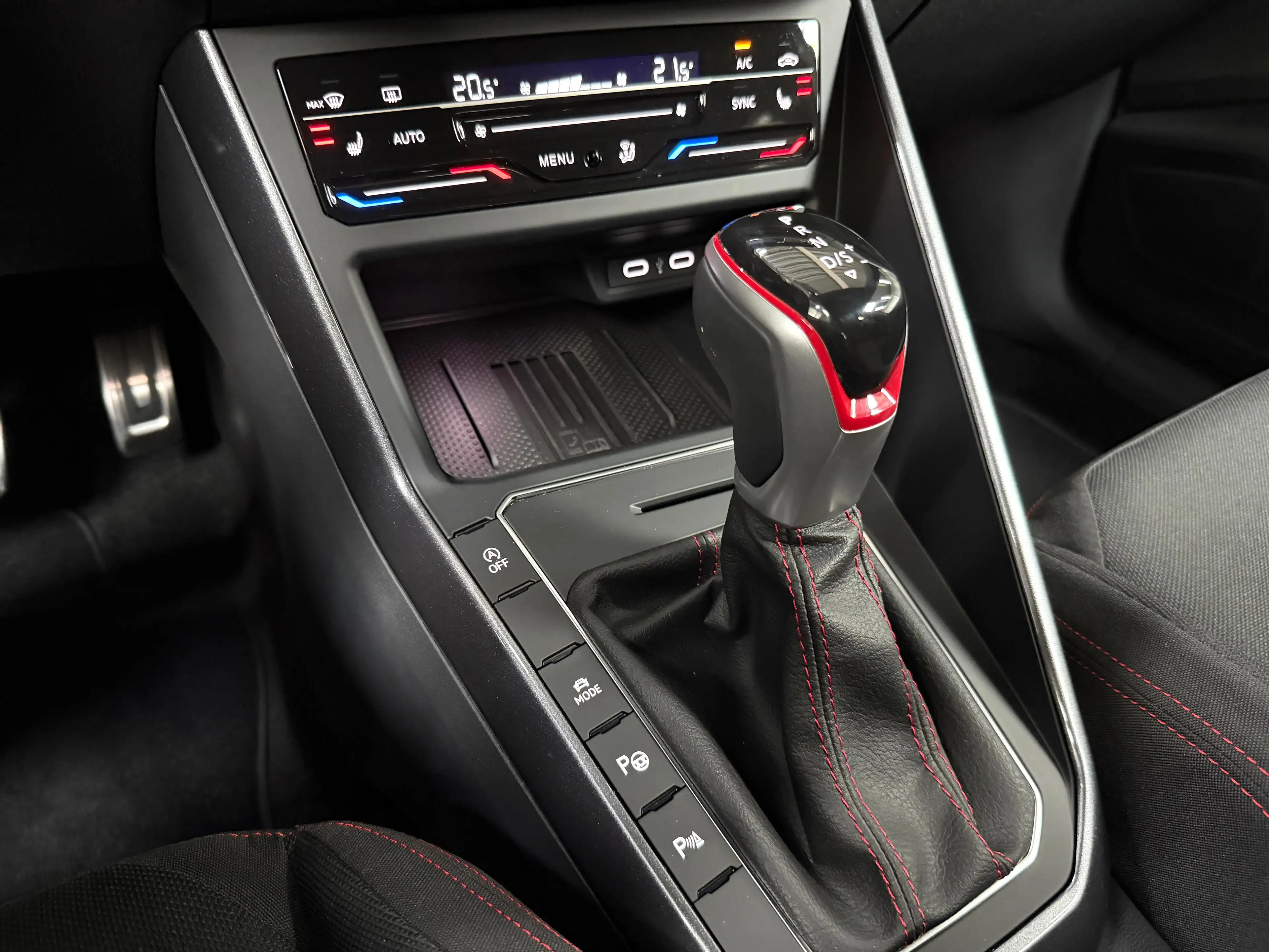 Volkswagen Polo GTI 2.0 TSI DSG LED*NAVI*DAB*CARPLAY*PDC*ACC*LIKENEW — photo 17