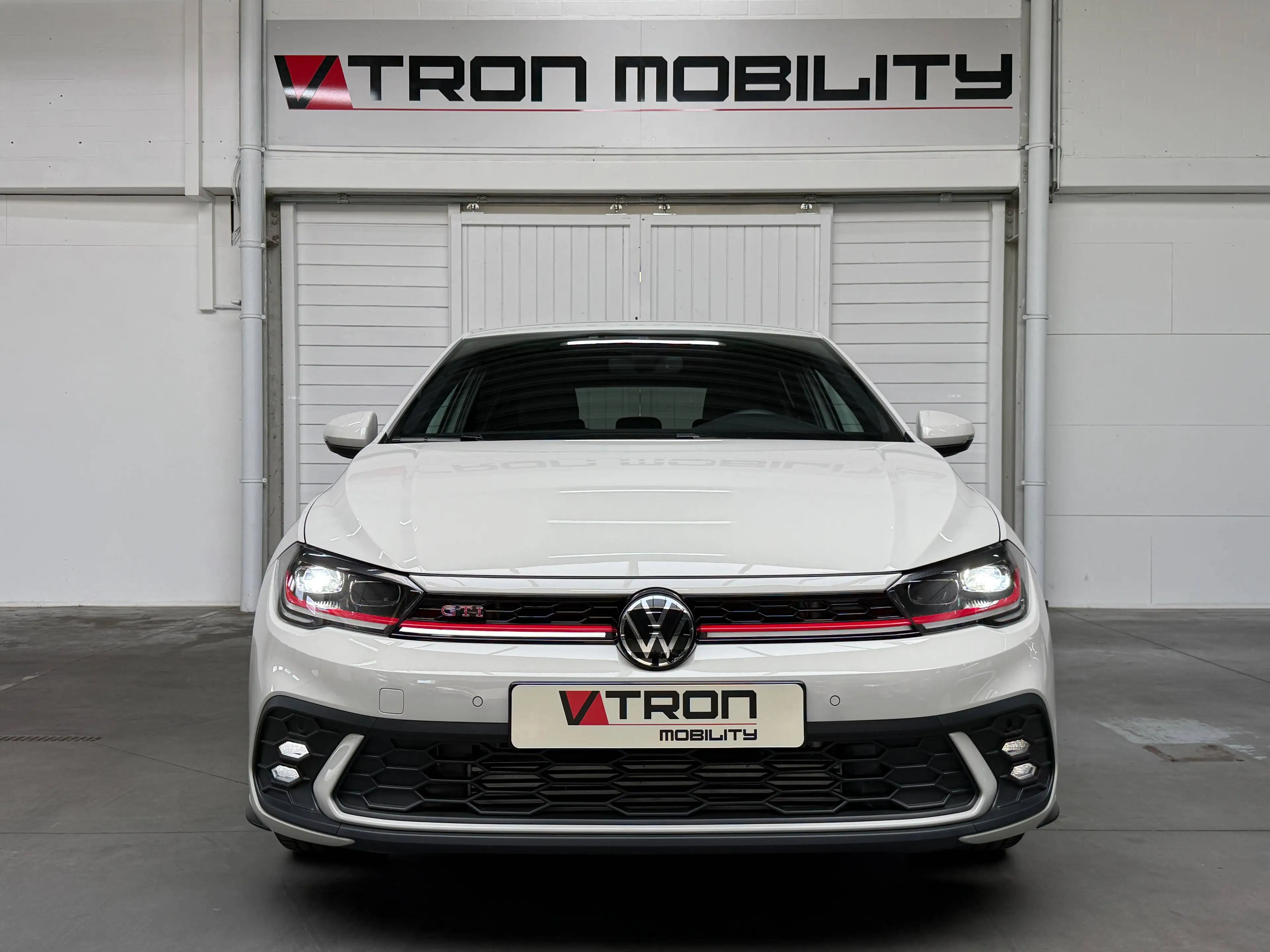 Volkswagen Polo GTI 2.0 TSI DSG LED*NAVI*DAB*CARPLAY*PDC*ACC*LIKENEW — photo 2