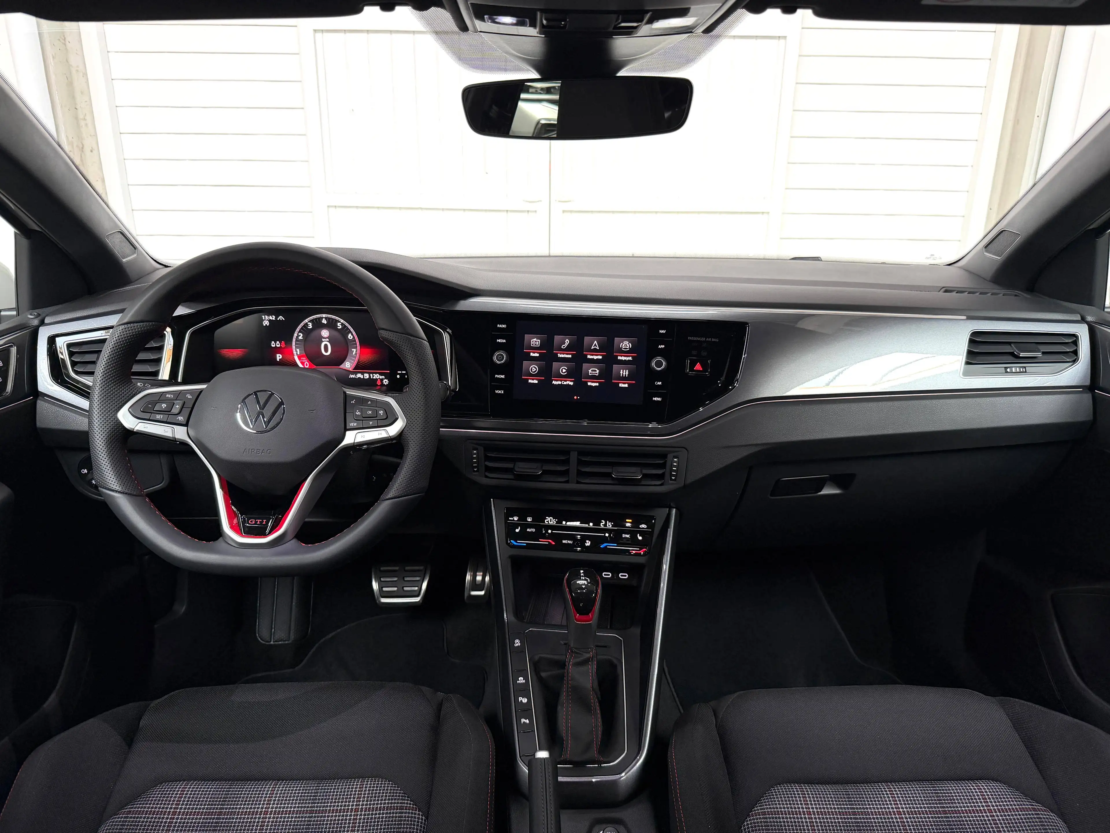 Volkswagen Polo GTI 2.0 TSI DSG LED*NAVI*DAB*CARPLAY*PDC*ACC*LIKENEW — photo 9