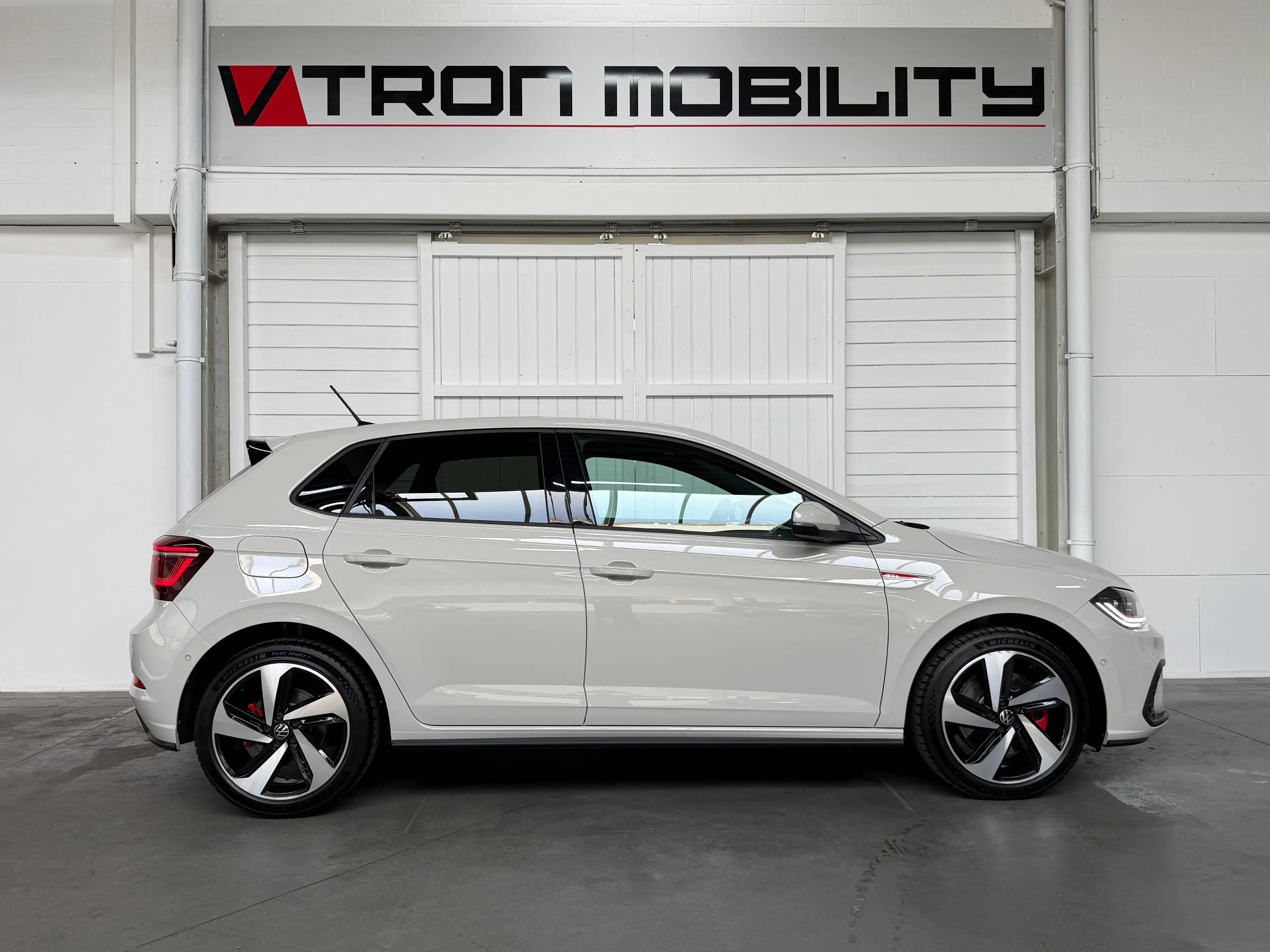 Volkswagen Polo GTI 2.0 TSI DSG LED*NAVI*DAB*CARPLAY*PDC*ACC*LIKENEW — photo 3