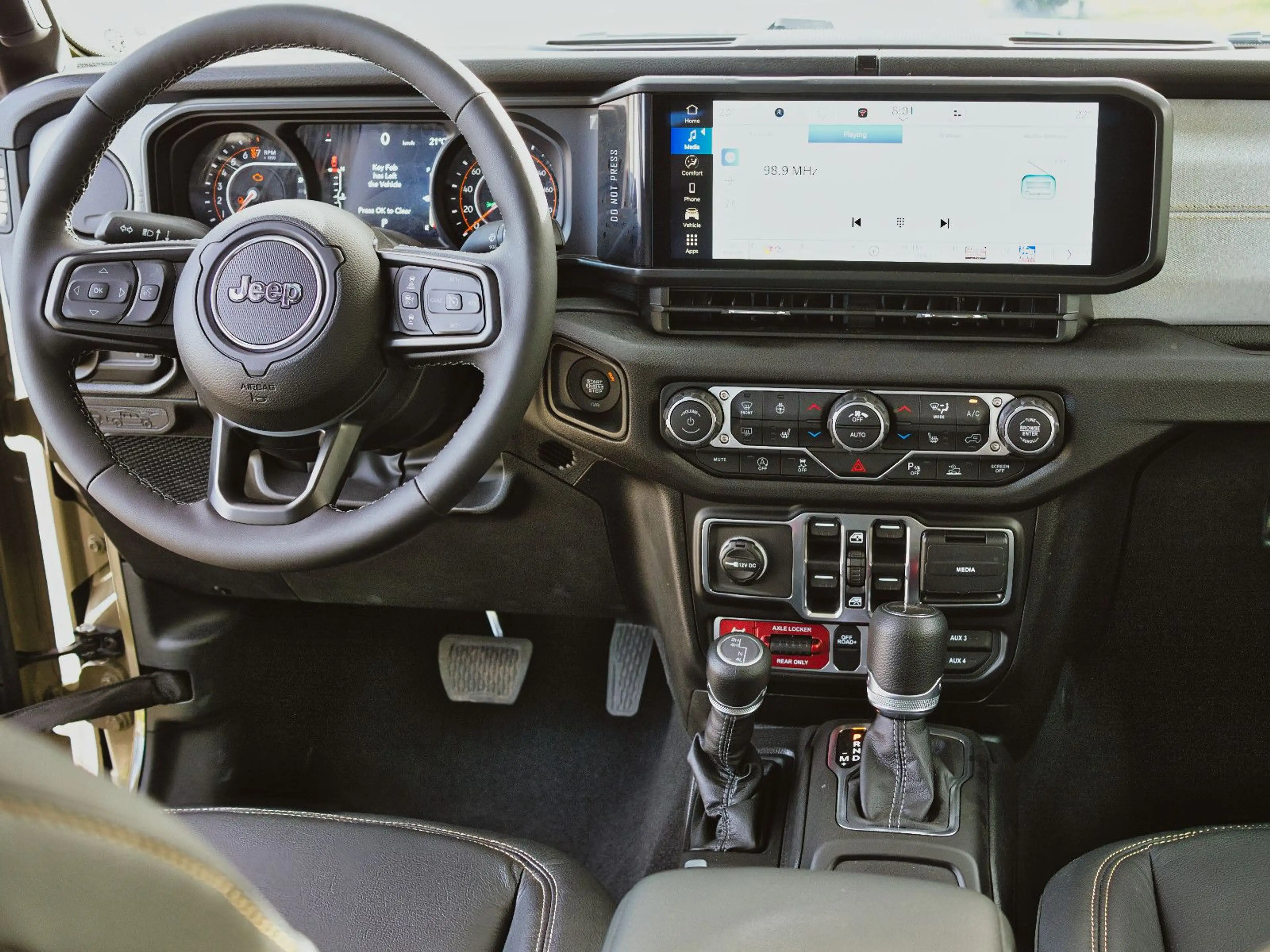 Jeep Gladiator Willys 4X4 — photo 21