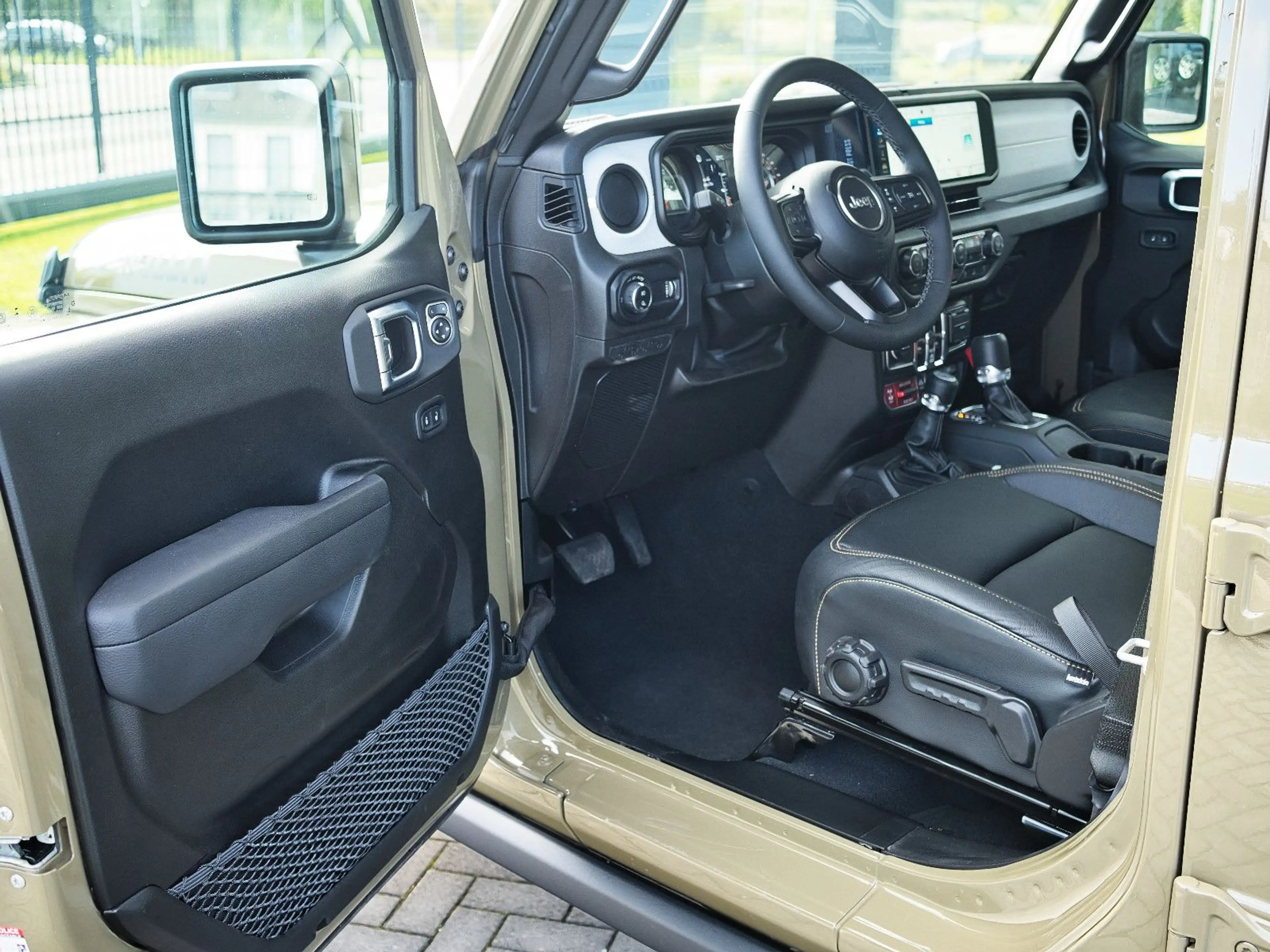Jeep Gladiator Willys 4X4 — photo 16