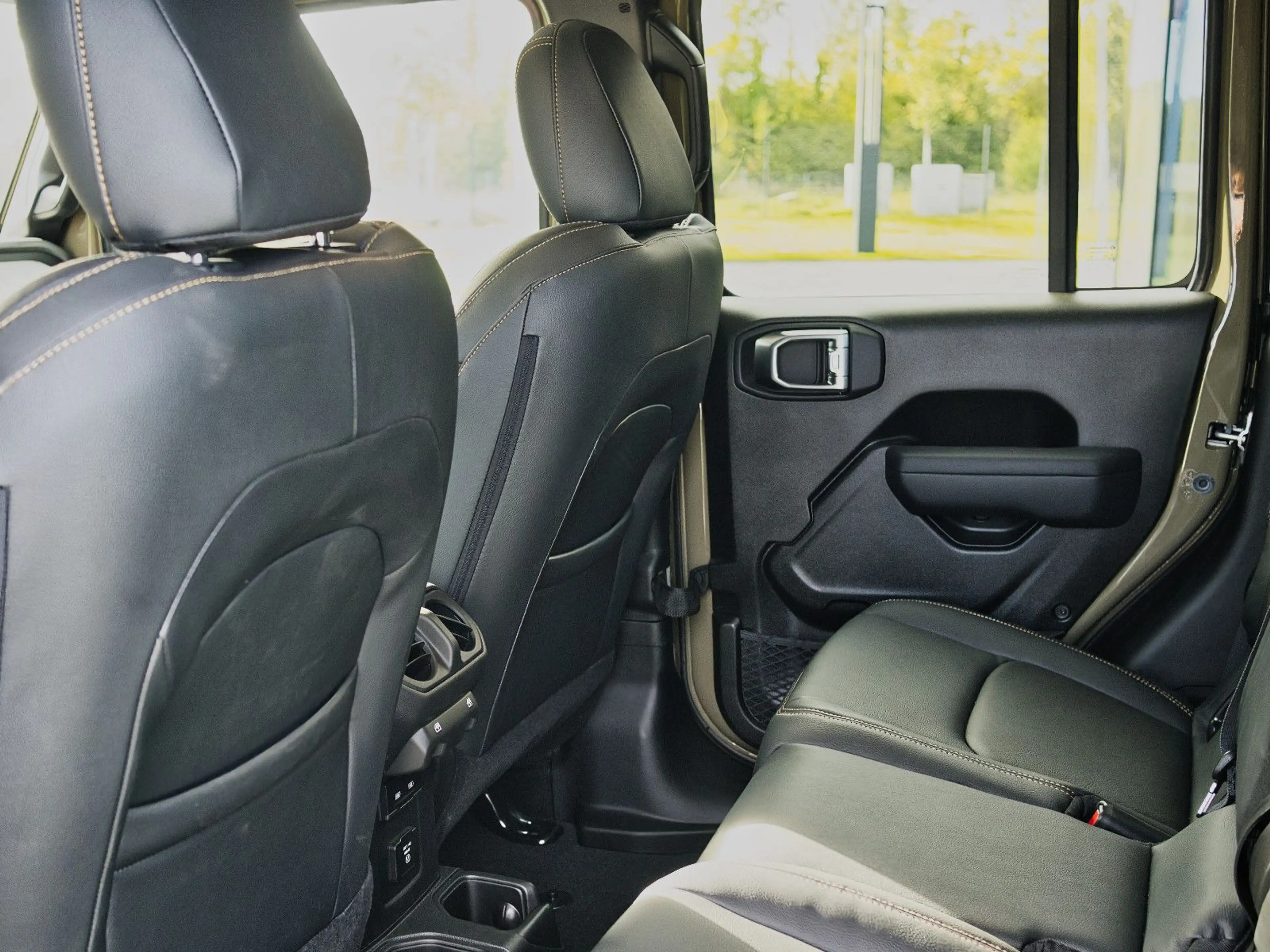 Jeep Gladiator Willys 4X4 — photo 19
