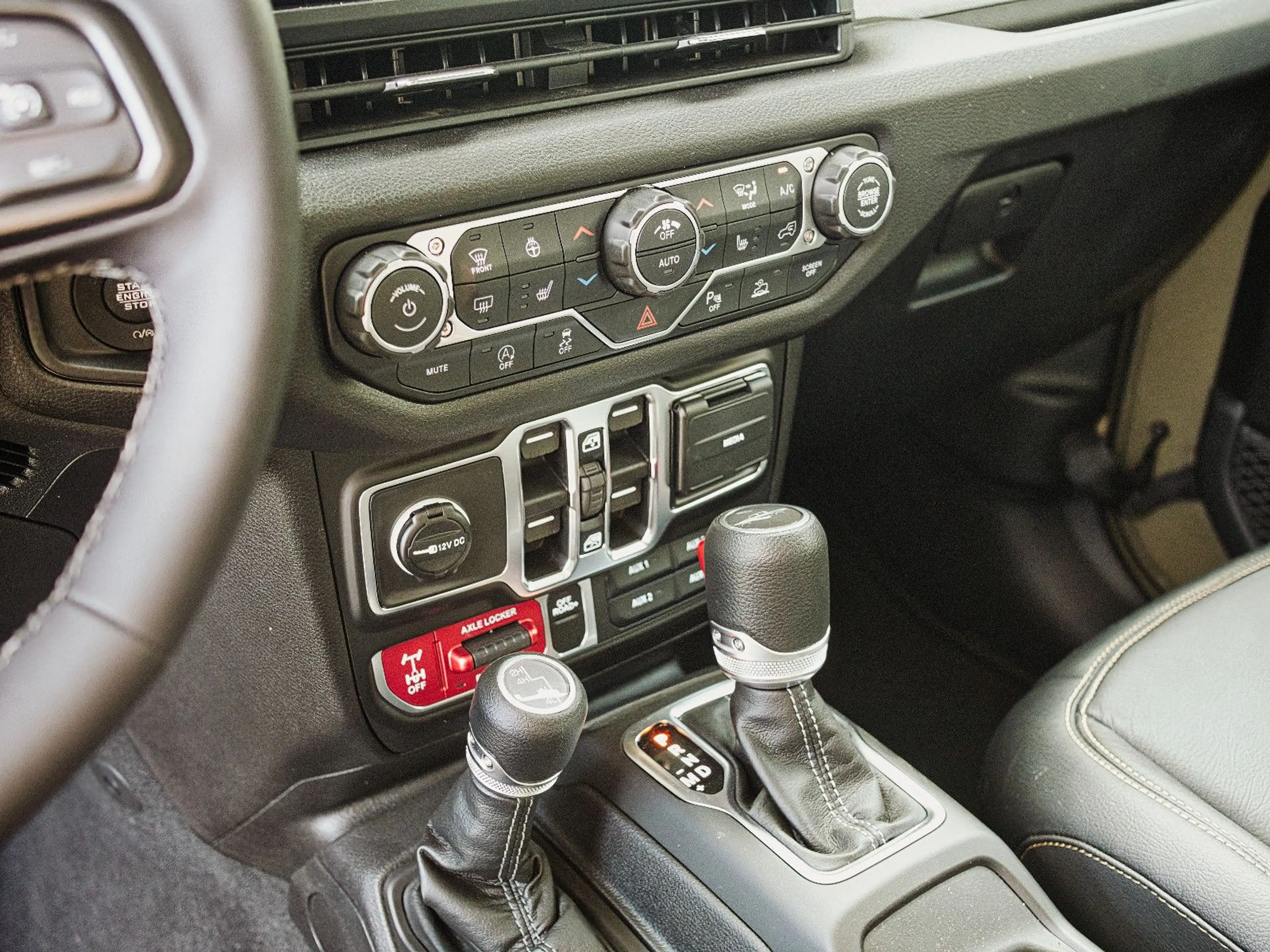 Jeep Gladiator Willys 4X4 — photo 18