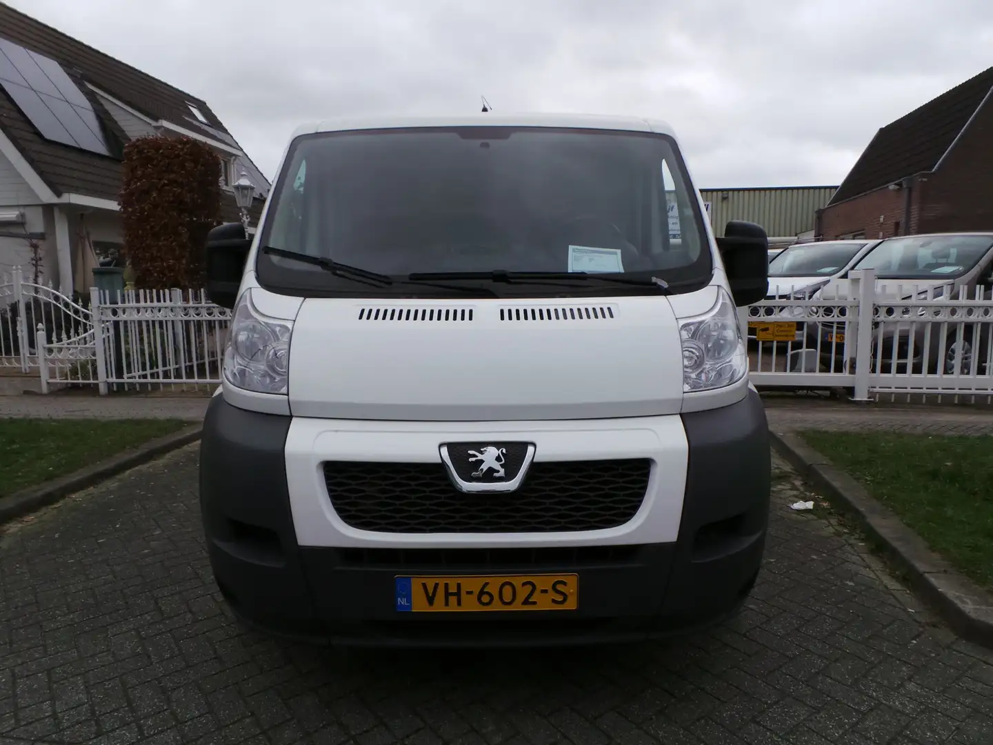 Peugeot Boxer 330 2.2 HDI 130pk L1H1 Airco 2 schuifdeuren,trekha Wit - 2