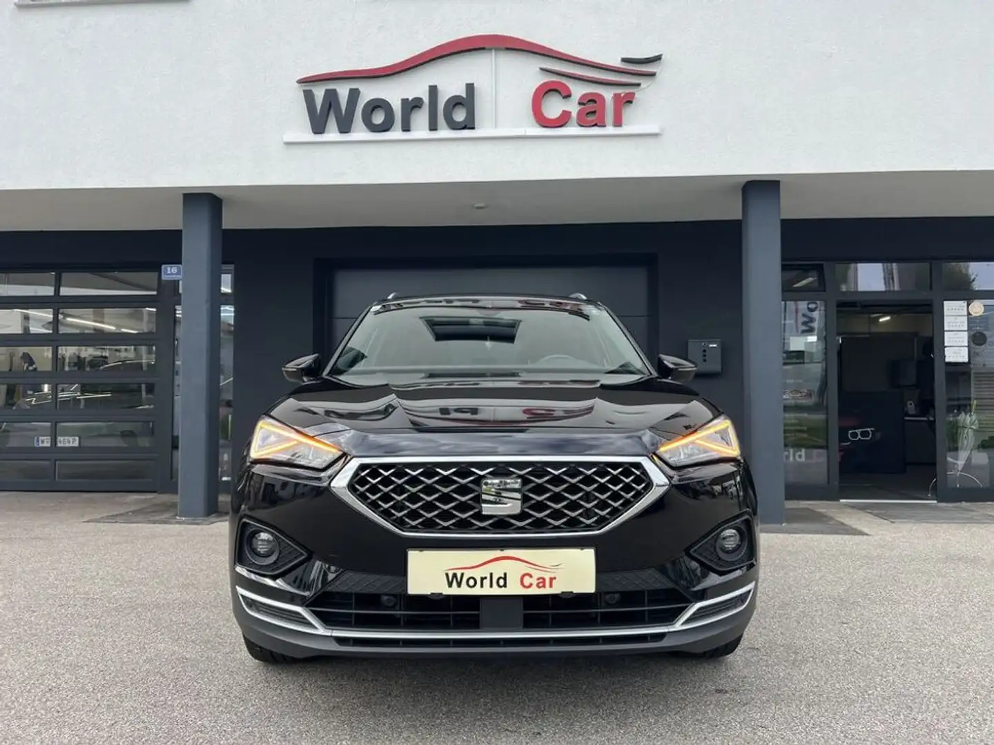 SEAT Tarraco 2,0 TDI Xcellence DSG 4Drive Pano-Standhei Schwarz - 2