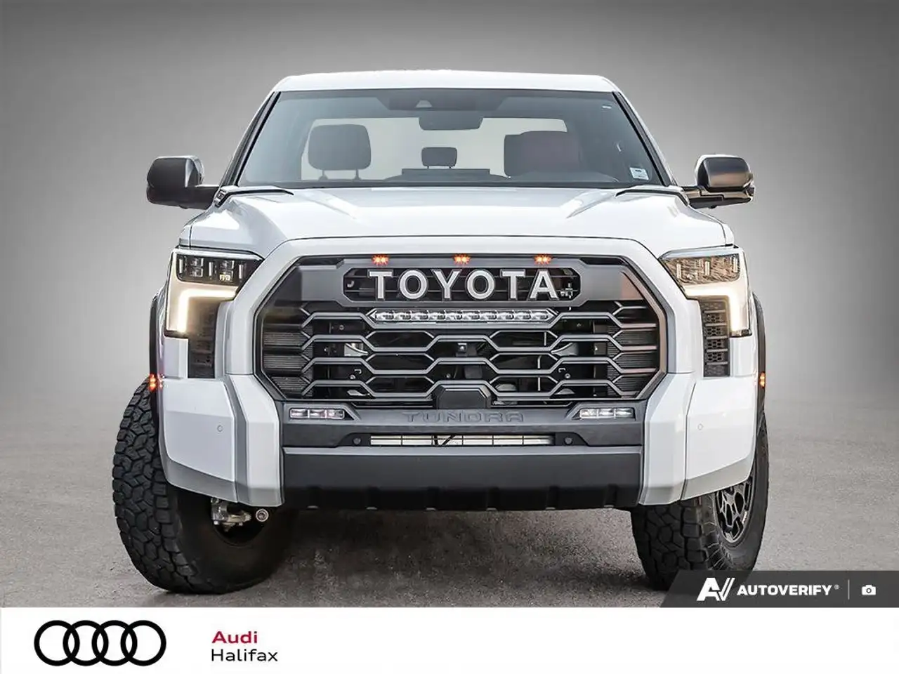 Toyota Tundra снимка Toyota Tundra