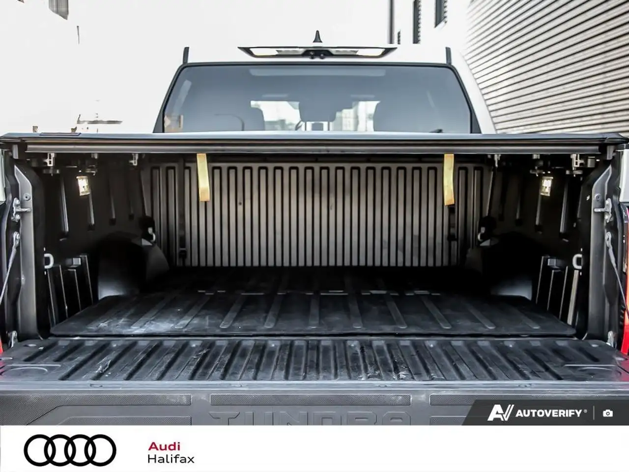 Toyota Tundra снимка Toyota Tundra