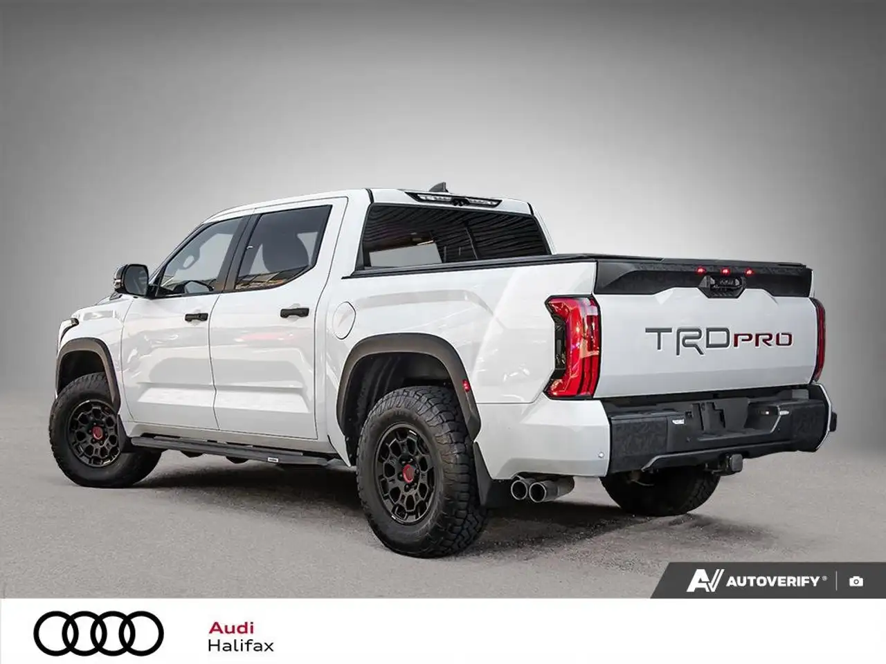 Toyota Tundra снимка Toyota Tundra