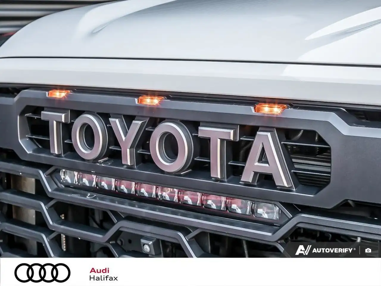 Toyota Tundra снимка Toyota Tundra