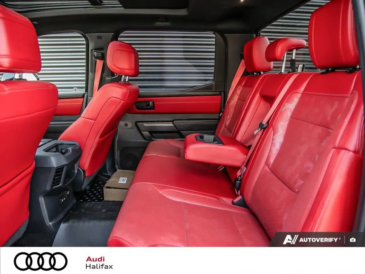 Toyota Tundra снимка Toyota Tundra