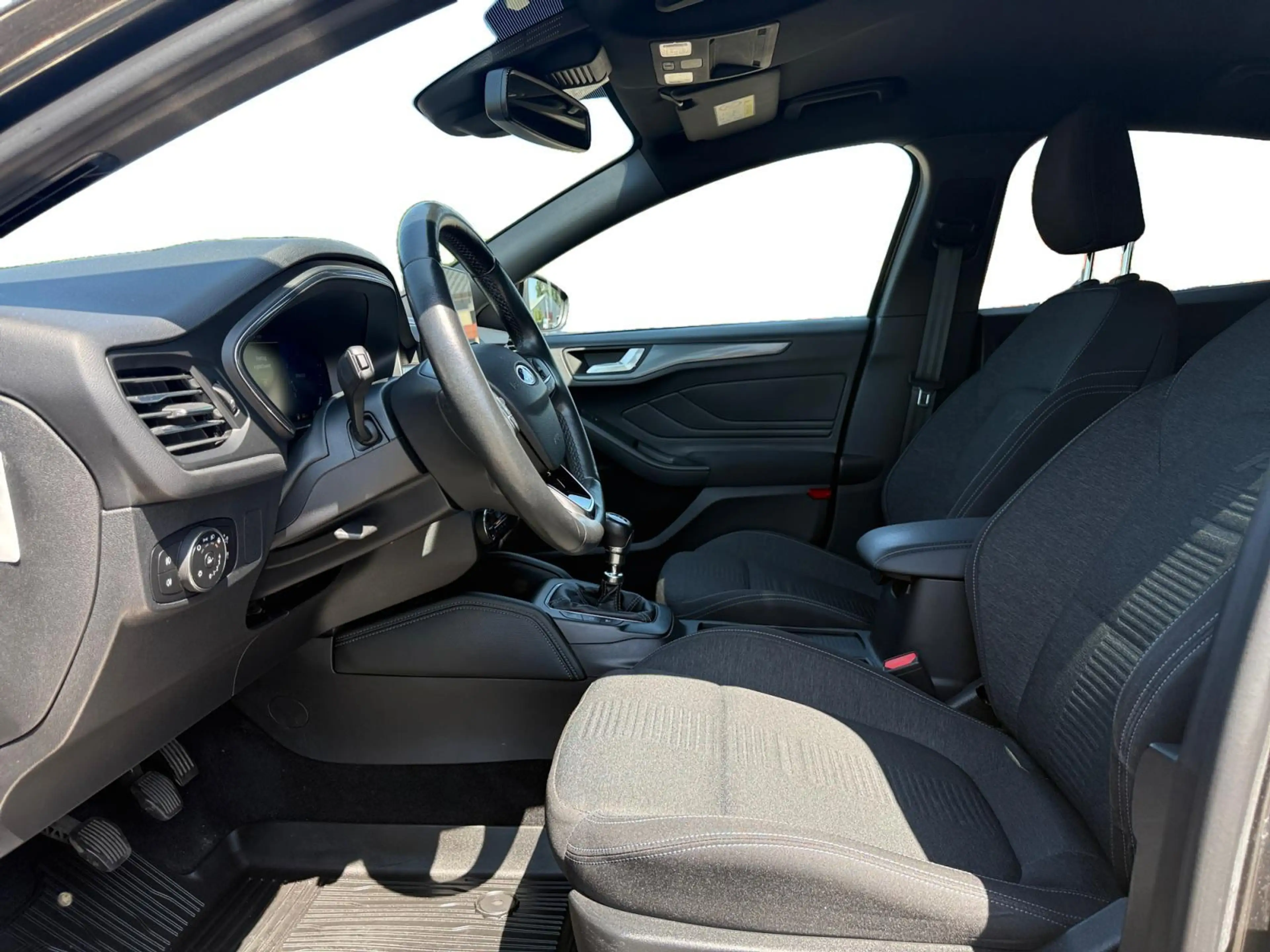 Ford Focus 1.0 EcoBoost Hybrid Active X 125PK Handgeschakeld — photo 3