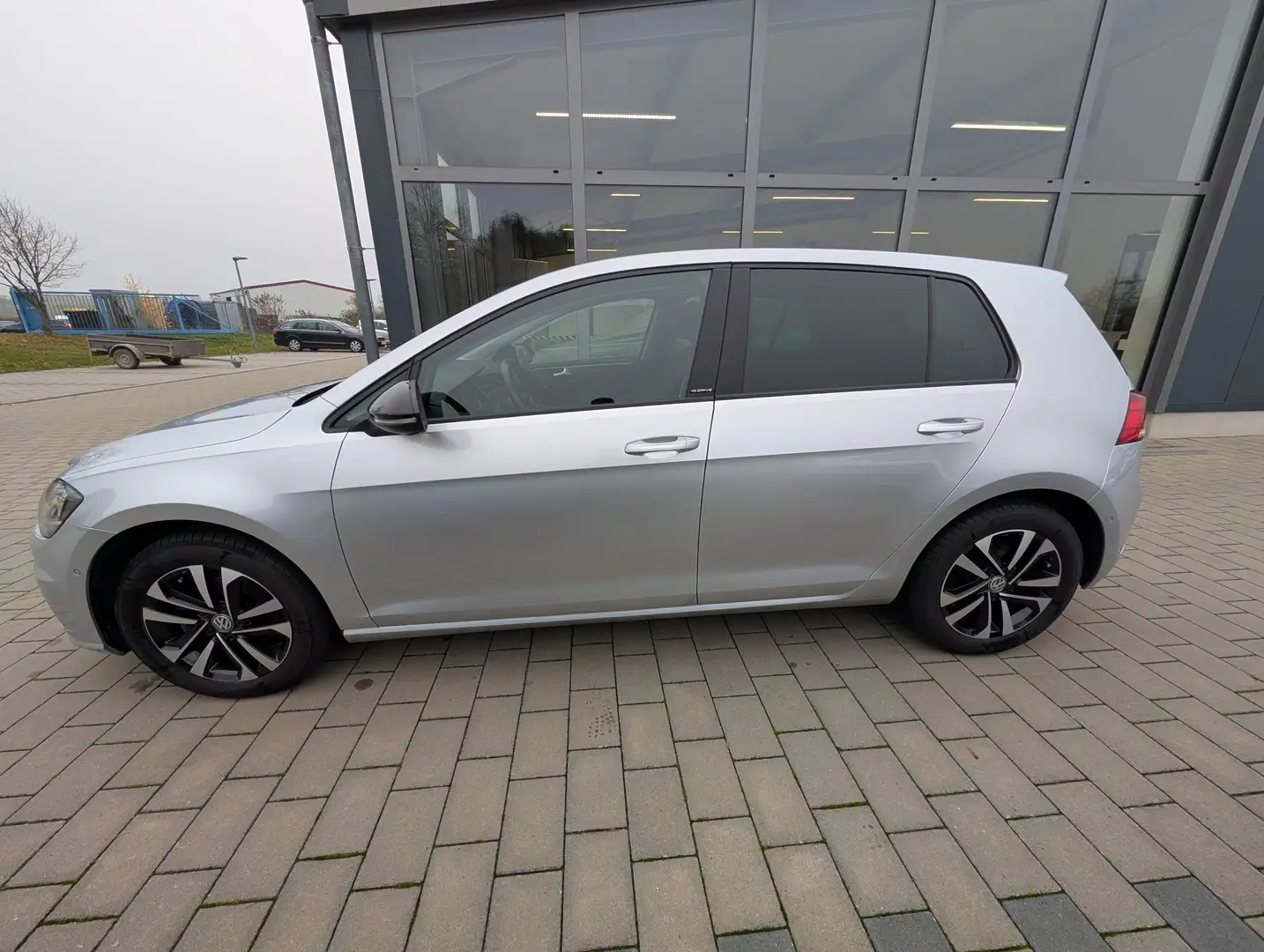 Volkswagen Golf IQ.DRIVE 1.0 TSI ACC NAV PARKLENK PDC SPUR BLIND Grau - 2